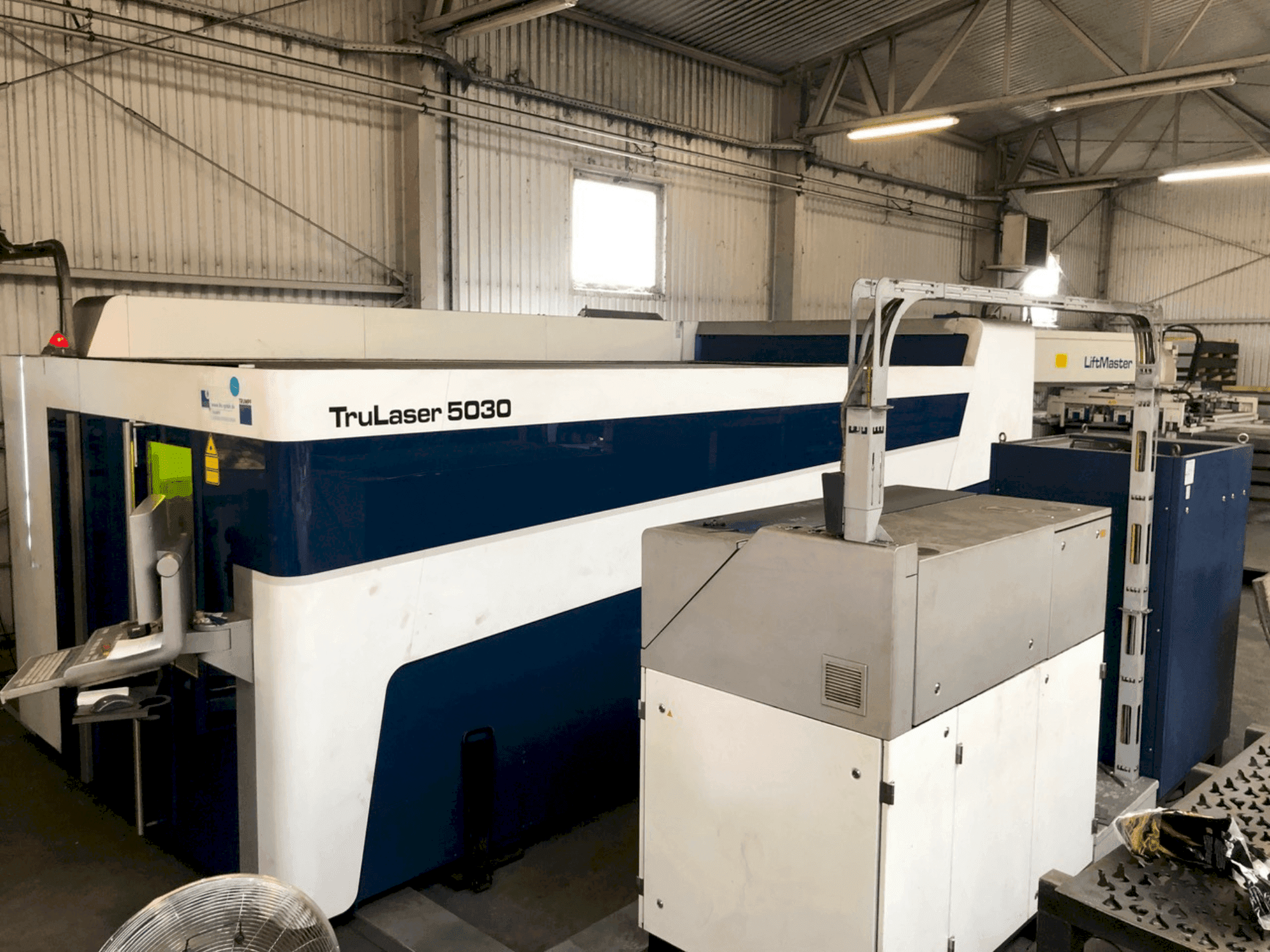 TRUMPF Trulaser 5030 Fiber Mašinos vaizdas iš priekio