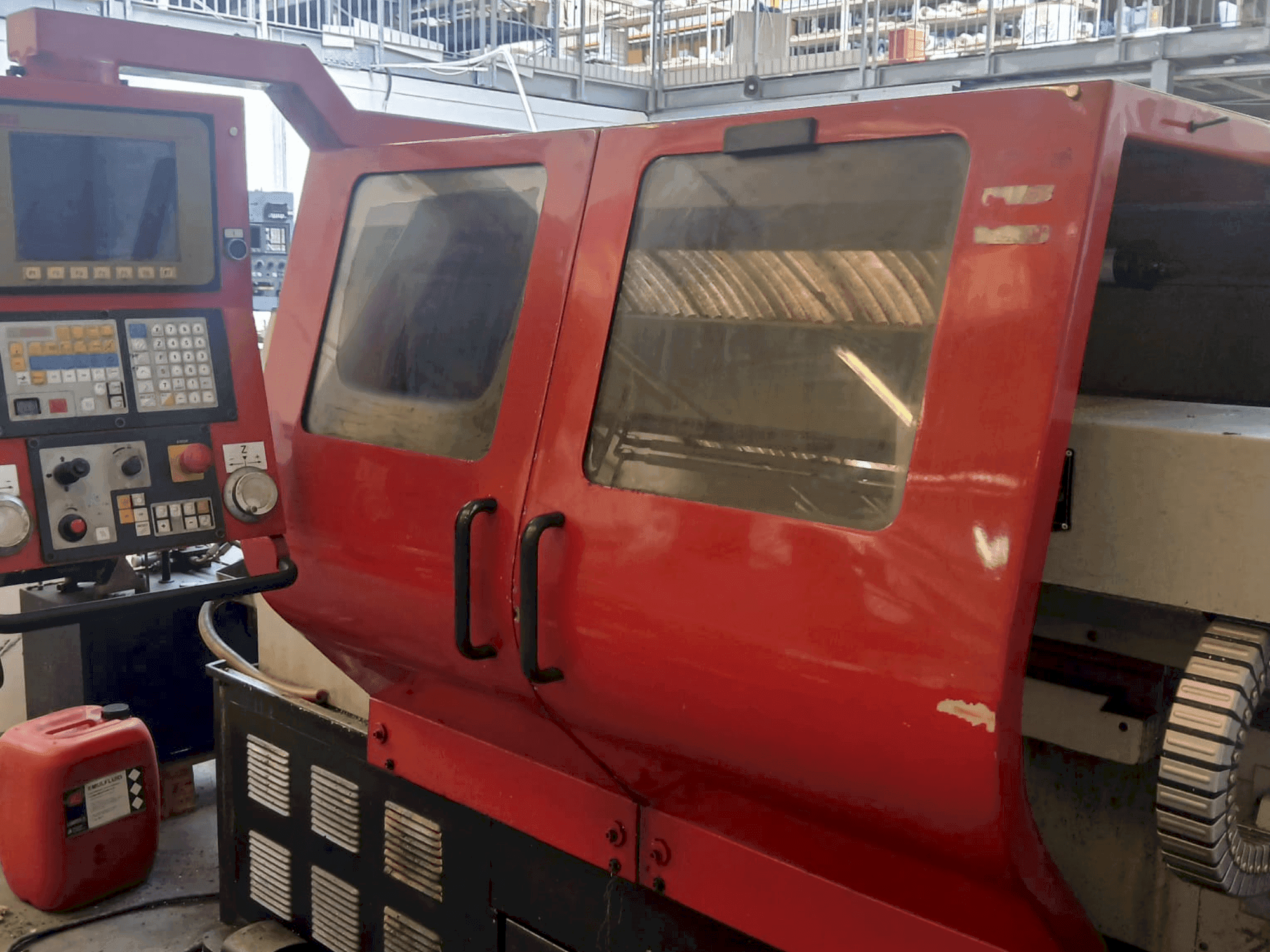 EMCO EMCOMAT-E 200X1000 Mašinos vaizdas iš priekio