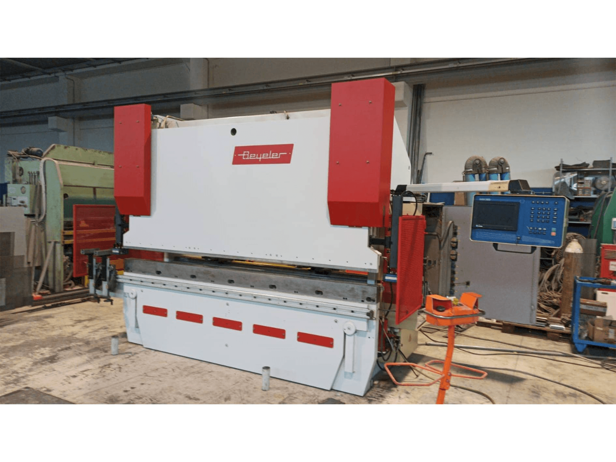 BEYELER PR8 Mašinos vaizdas iš priekio