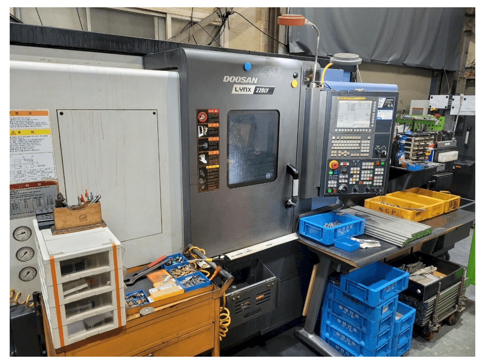 Doosan LYNX220LYA Mašinos vaizdas iš priekio