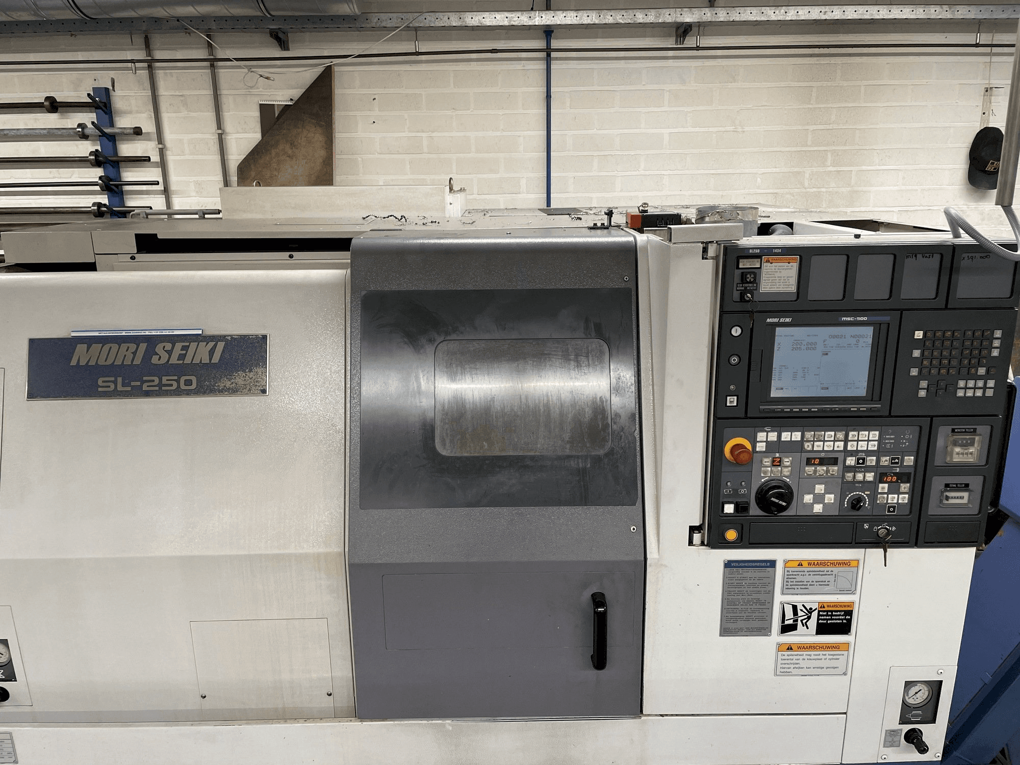 MORI SEIKI SL-250 Mašinos vaizdas iš priekio
