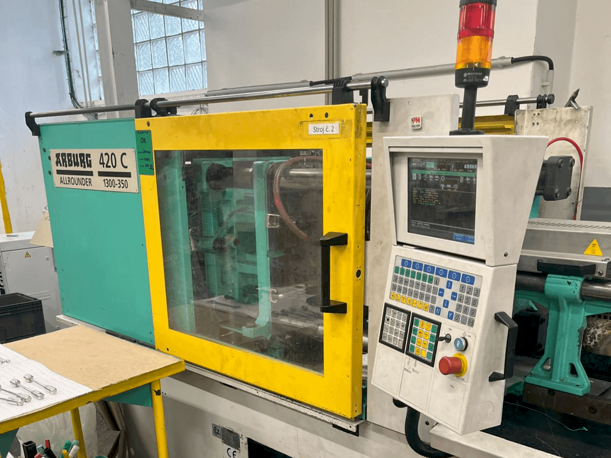 Arburg Allrounder 420 C 1300-350 Mašinos vaizdas iš priekio