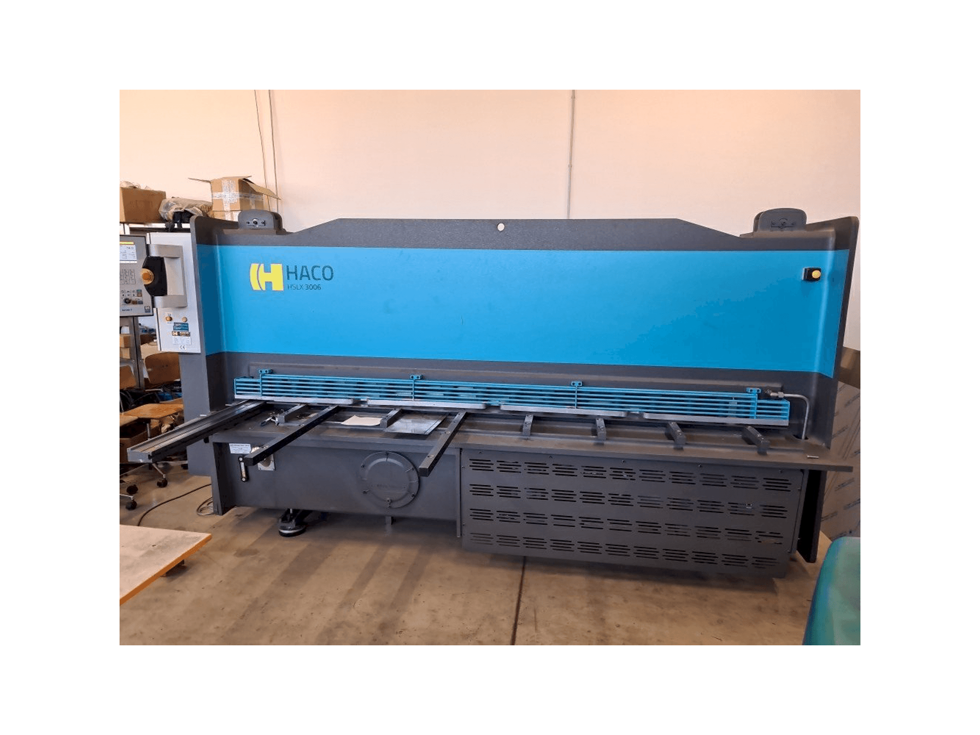 HACO HSLX 3006 Mašinos vaizdas iš priekio