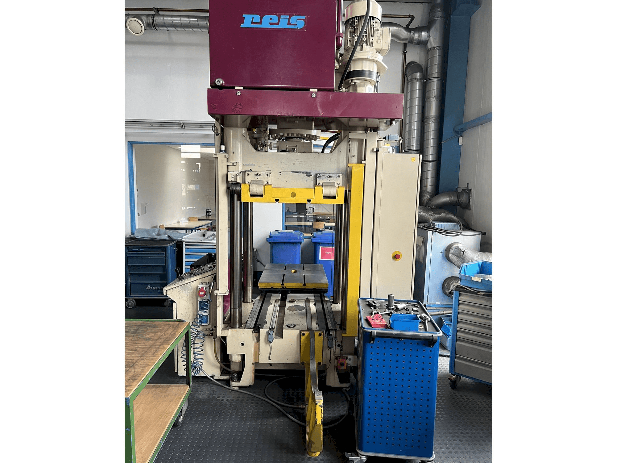 Reis Tus 80-100 Mašinos vaizdas iš priekio