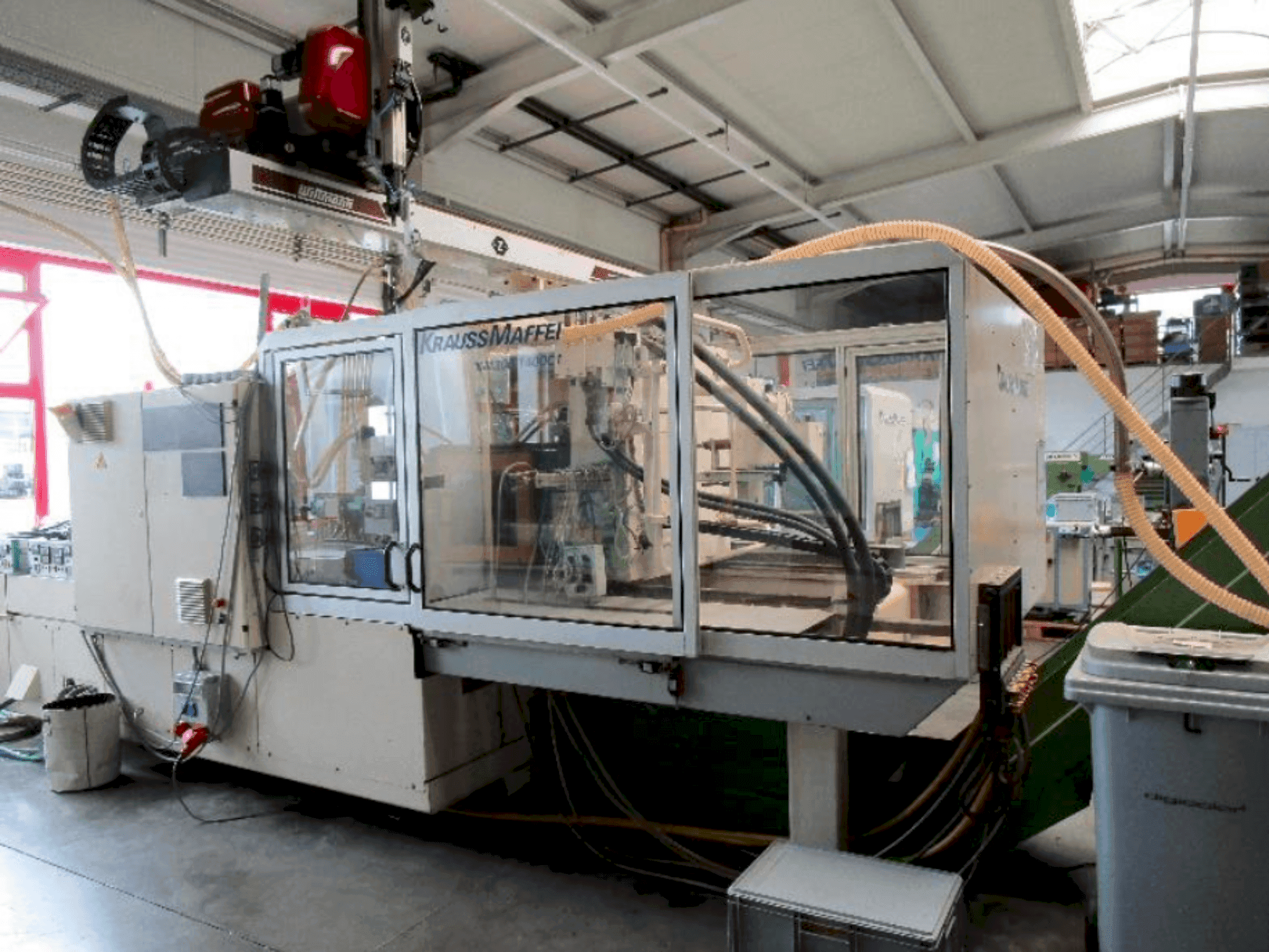 Krauss Maffei 300-1400 C1 Mašinos vaizdas iš priekio