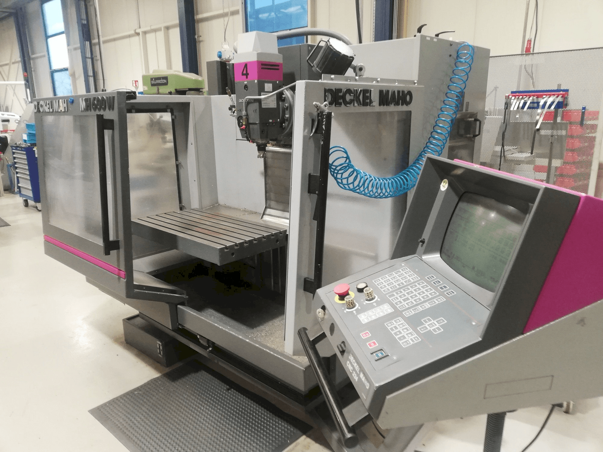 DECKEL MAHO MH 600W Mašinos vaizdas iš priekio