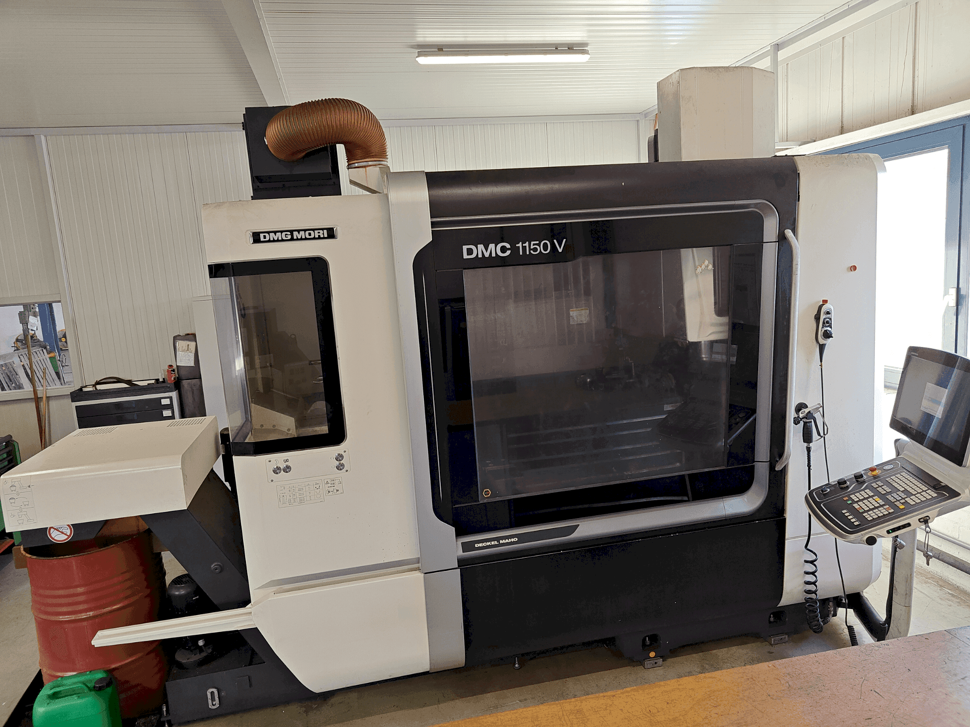 DMG MORI DMC 1150 V Mašinos vaizdas iš priekio