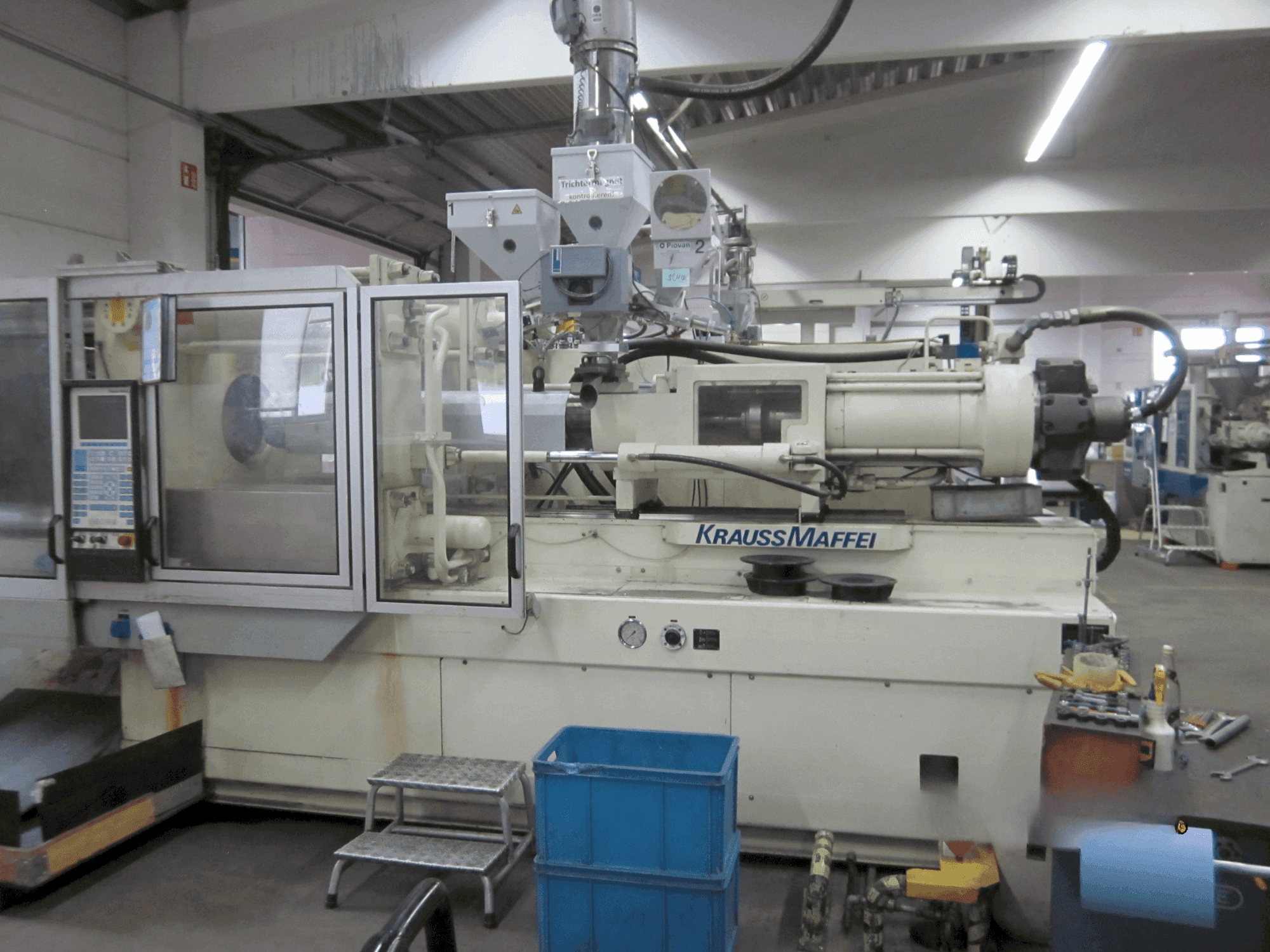 Krauss Maffei 350-1900 C1 Mašinos vaizdas iš priekio