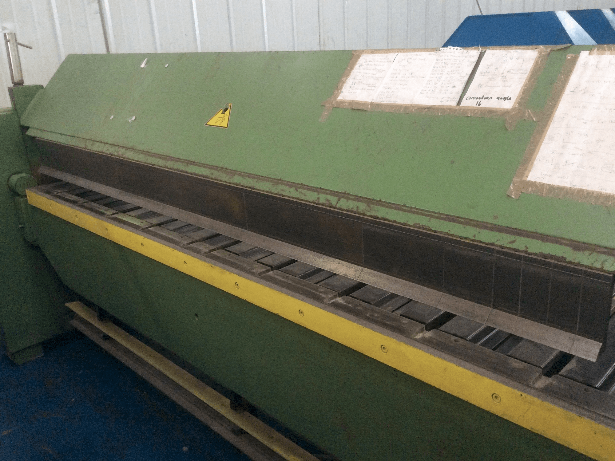 Schechtl MAB 250/CNC Mašinos dešinės pusės vaizdas