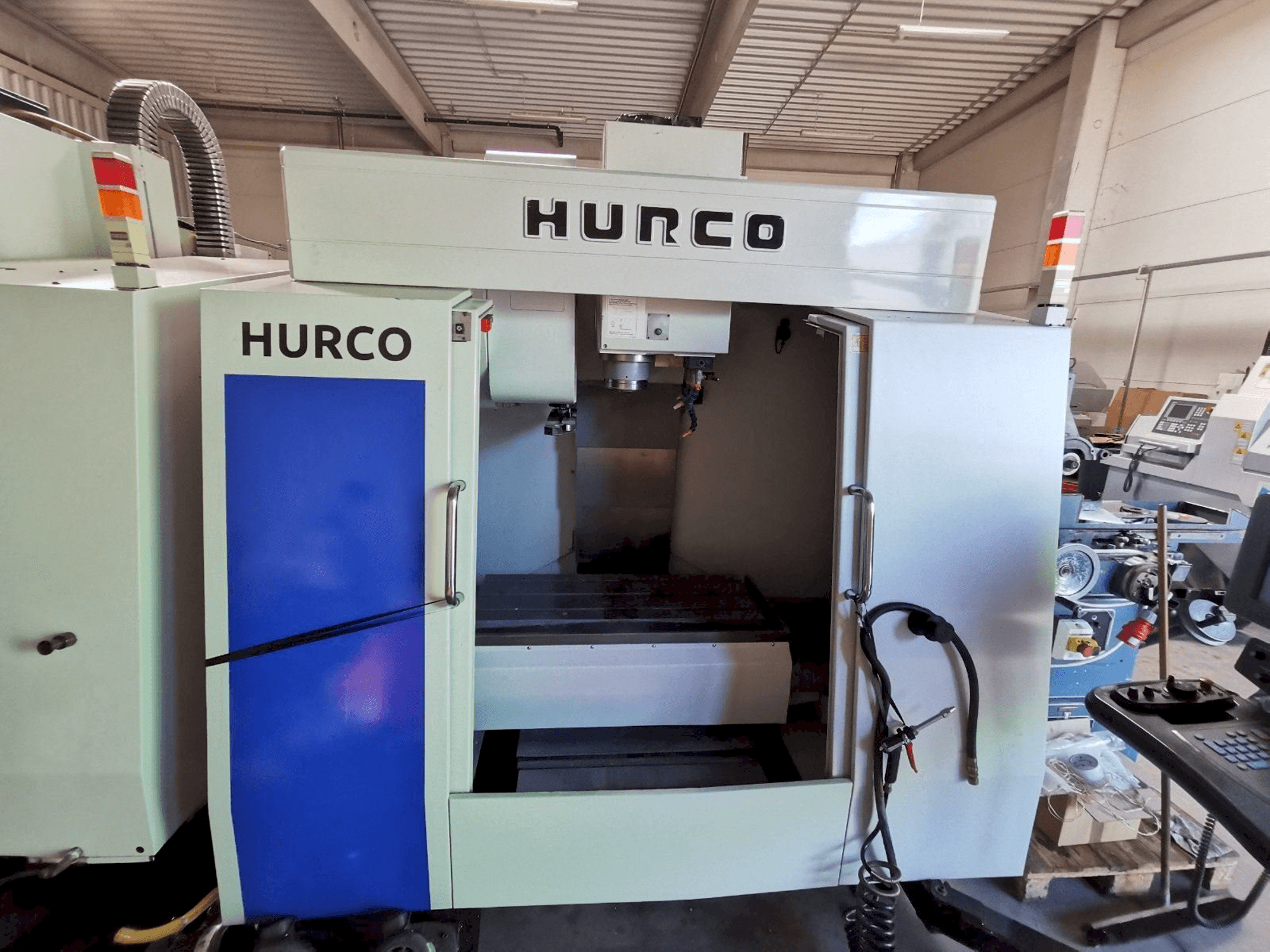 Hurco BMC 30 Mašinos vaizdas iš priekio