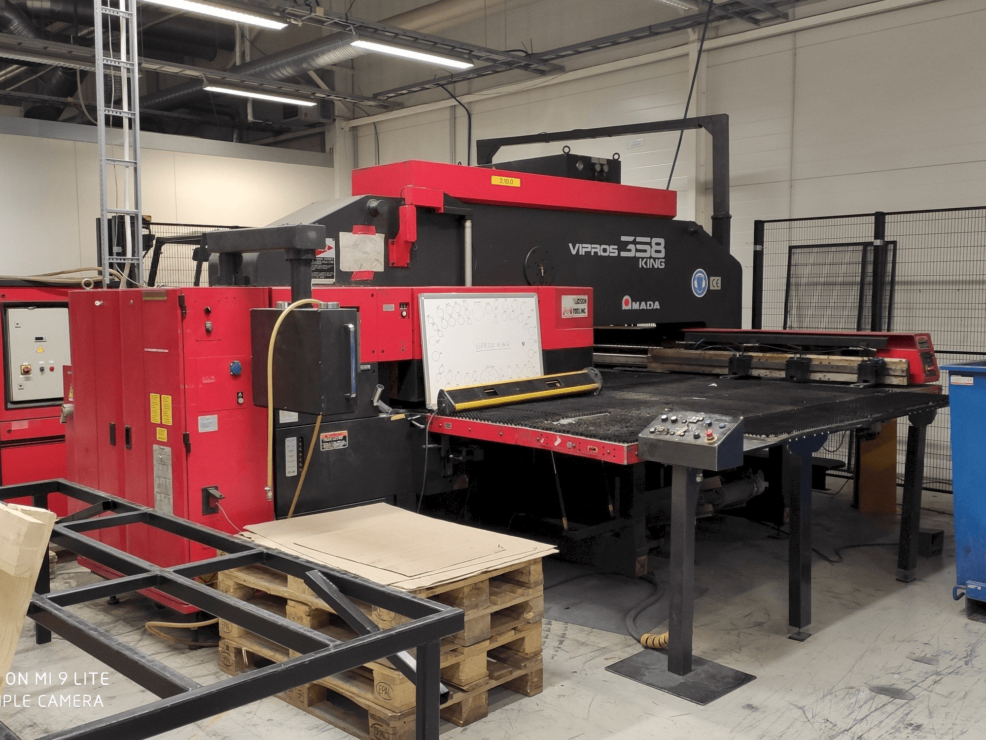 AMADA Vipros 358 King FS18 PC EMC Mašinos vaizdas iš priekio