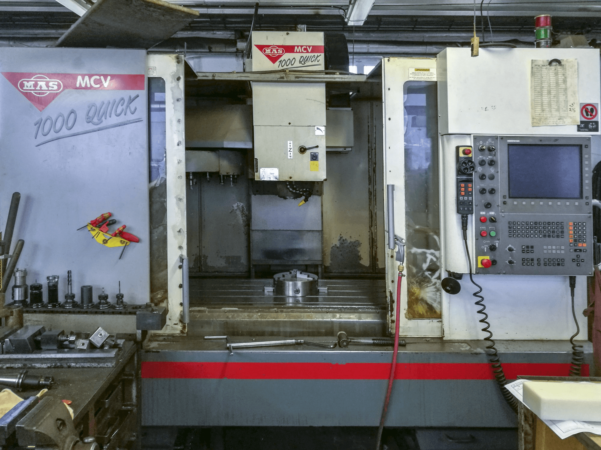 KOVOSVIT MAS MCV 1000 Quick Mašinos vaizdas iš priekio