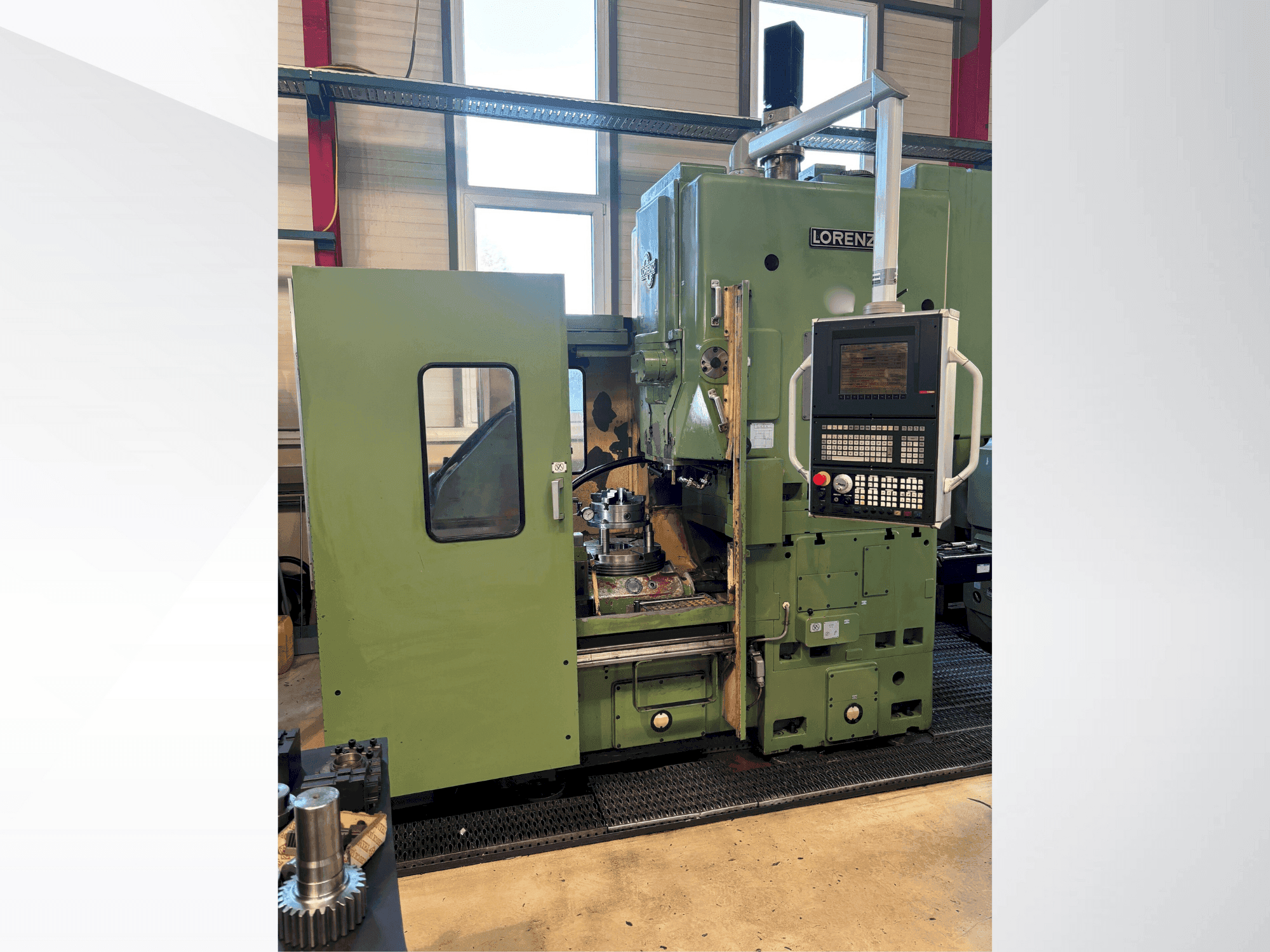 LORENZ LS 420 Mašinos vaizdas iš priekio