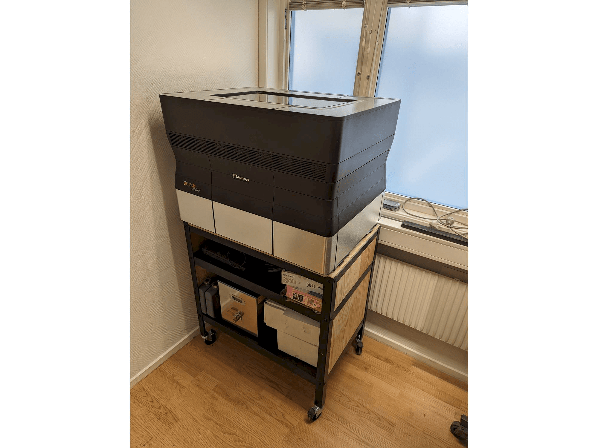 Stratasys objet30 V3 pro Mašinos vaizdas iš priekio