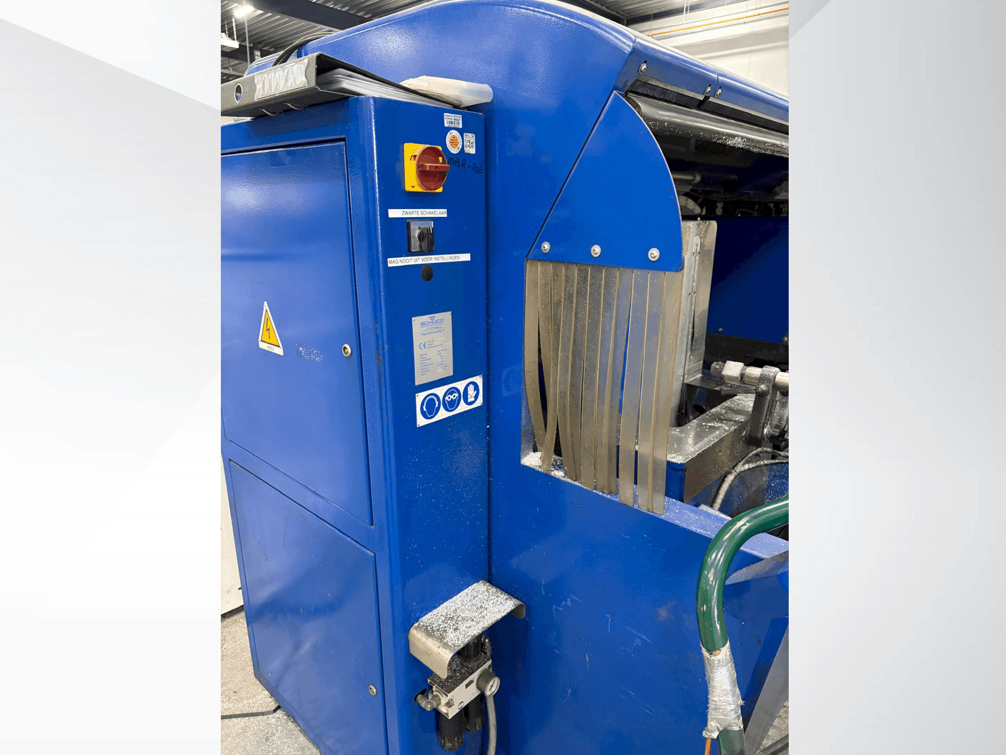 SCHÜCO B 50 S Mašinos vaizdas iš priekio