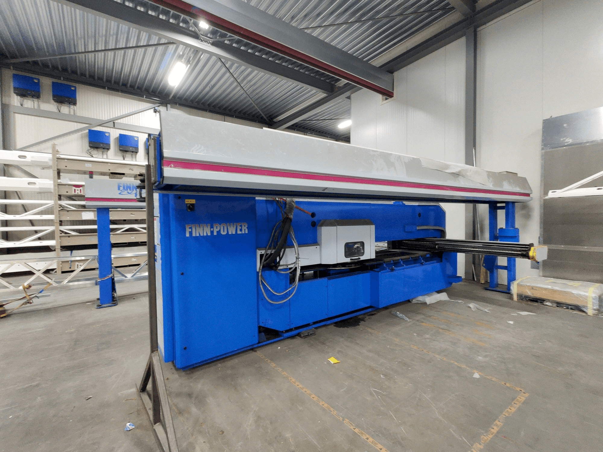 Finn-Power F6-25 SB/AM + FMM 300 / 1 / UT automation Mašinos vaizdas iš priekio