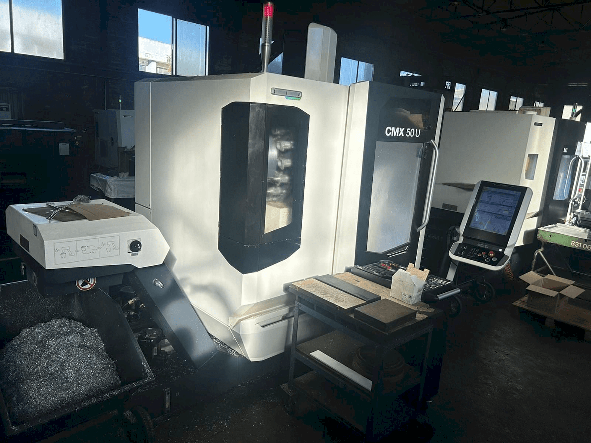 DMG MORI CMX 50 U Mašinos vaizdas iš priekio