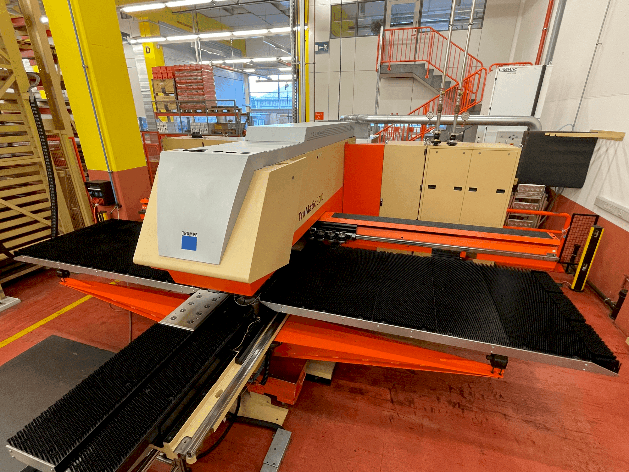 TRUMPF TruMatic 3000 Mašinos vaizdas iš priekio