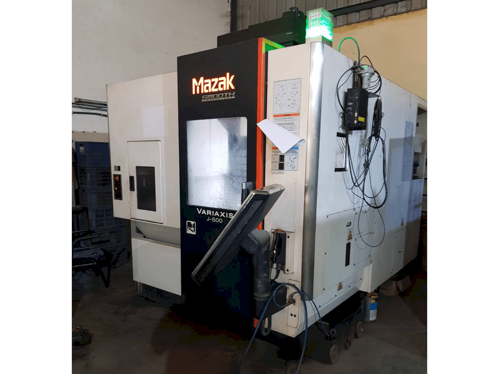 Mazak Variaxis J-500 Mašinos vaizdas iš priekio
