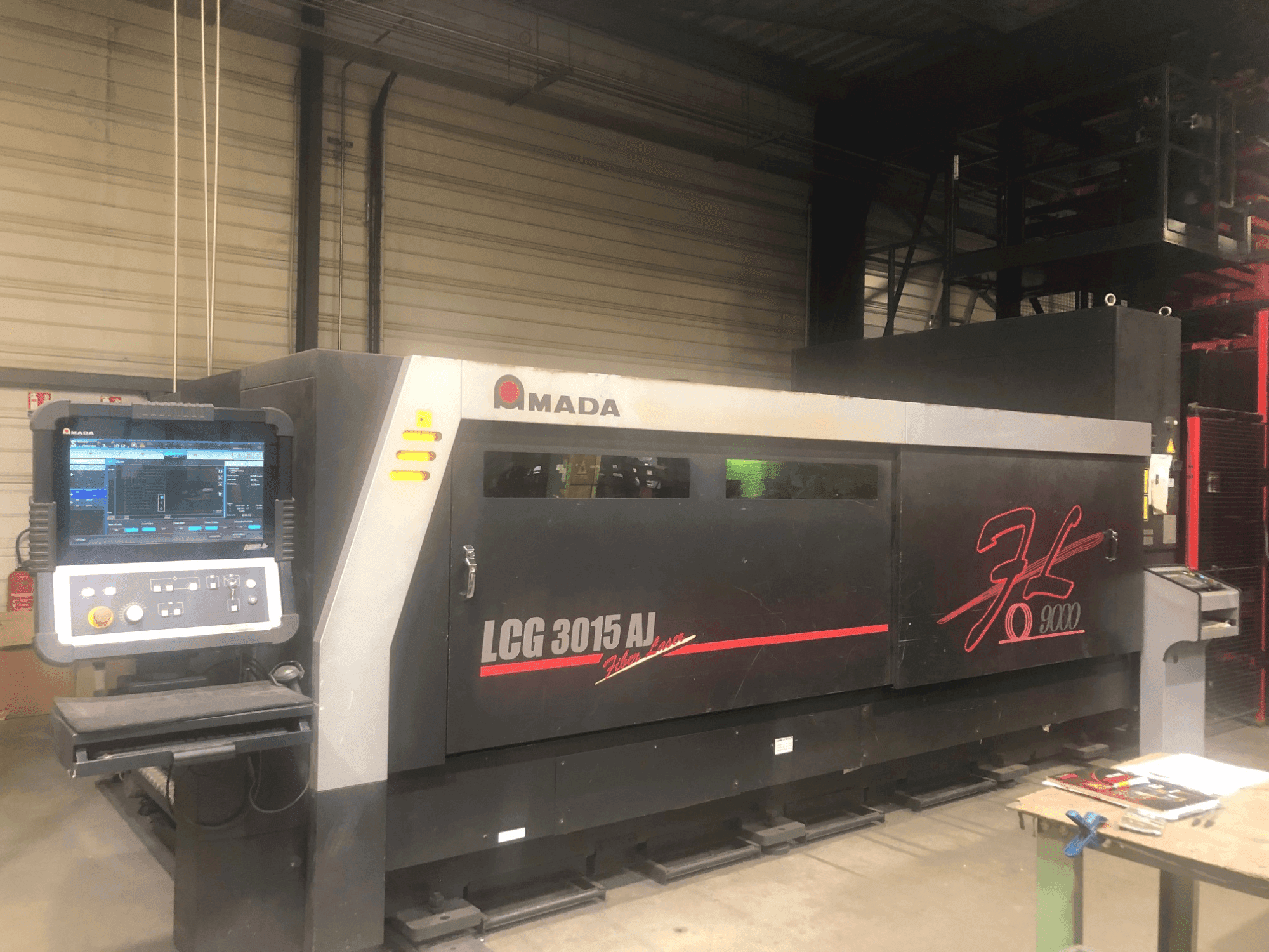 AMADA LCG-3015AJ 9kw + ASLUL TWIN TOWER Mašinos vaizdas iš priekio