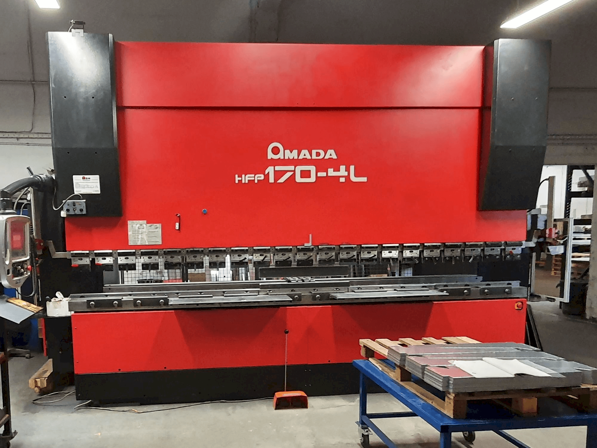 AMADA HFP 170-4 L Mašinos vaizdas iš priekio
