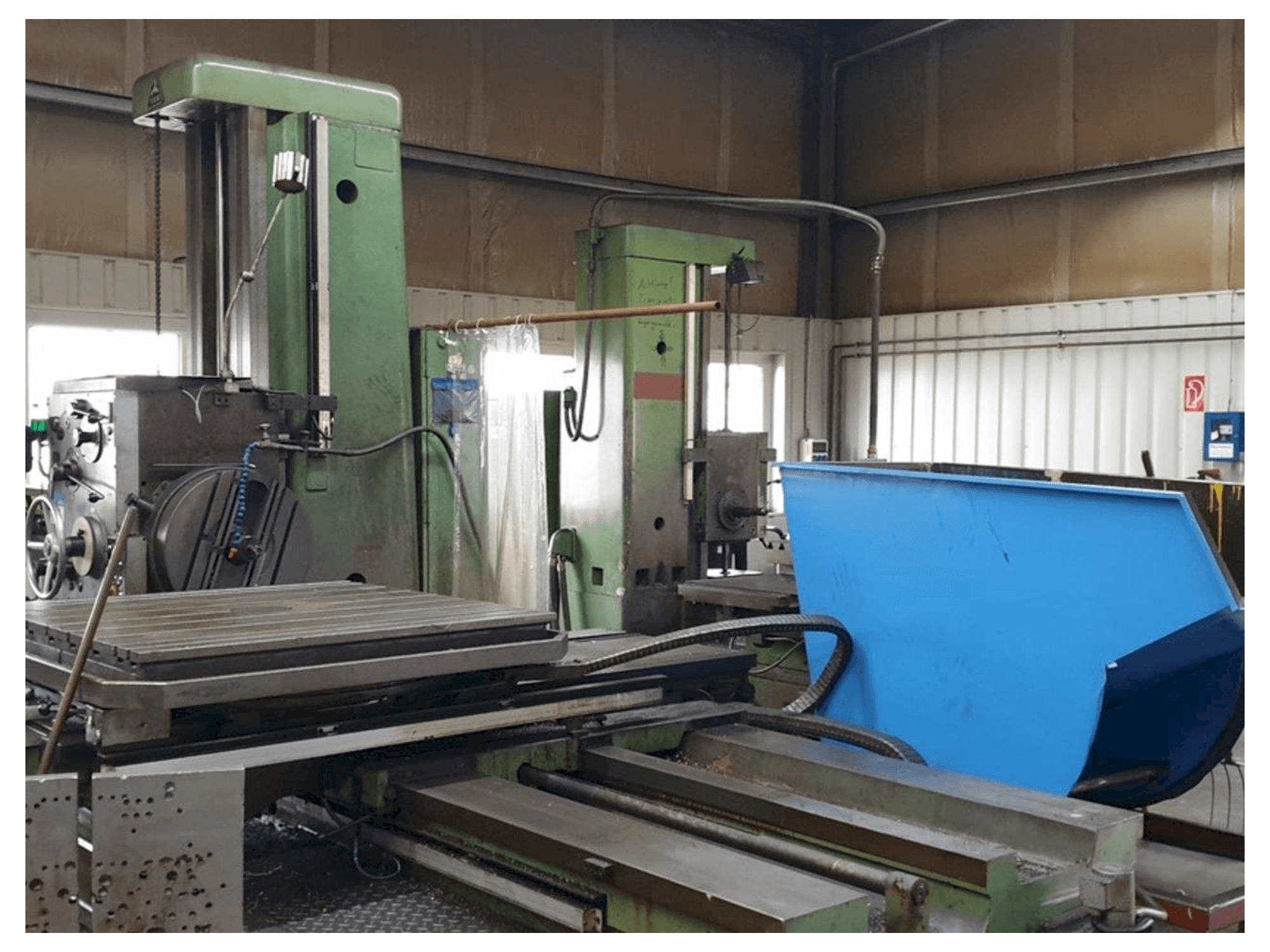 TOS W 100 A Mašinos vaizdas iš priekio