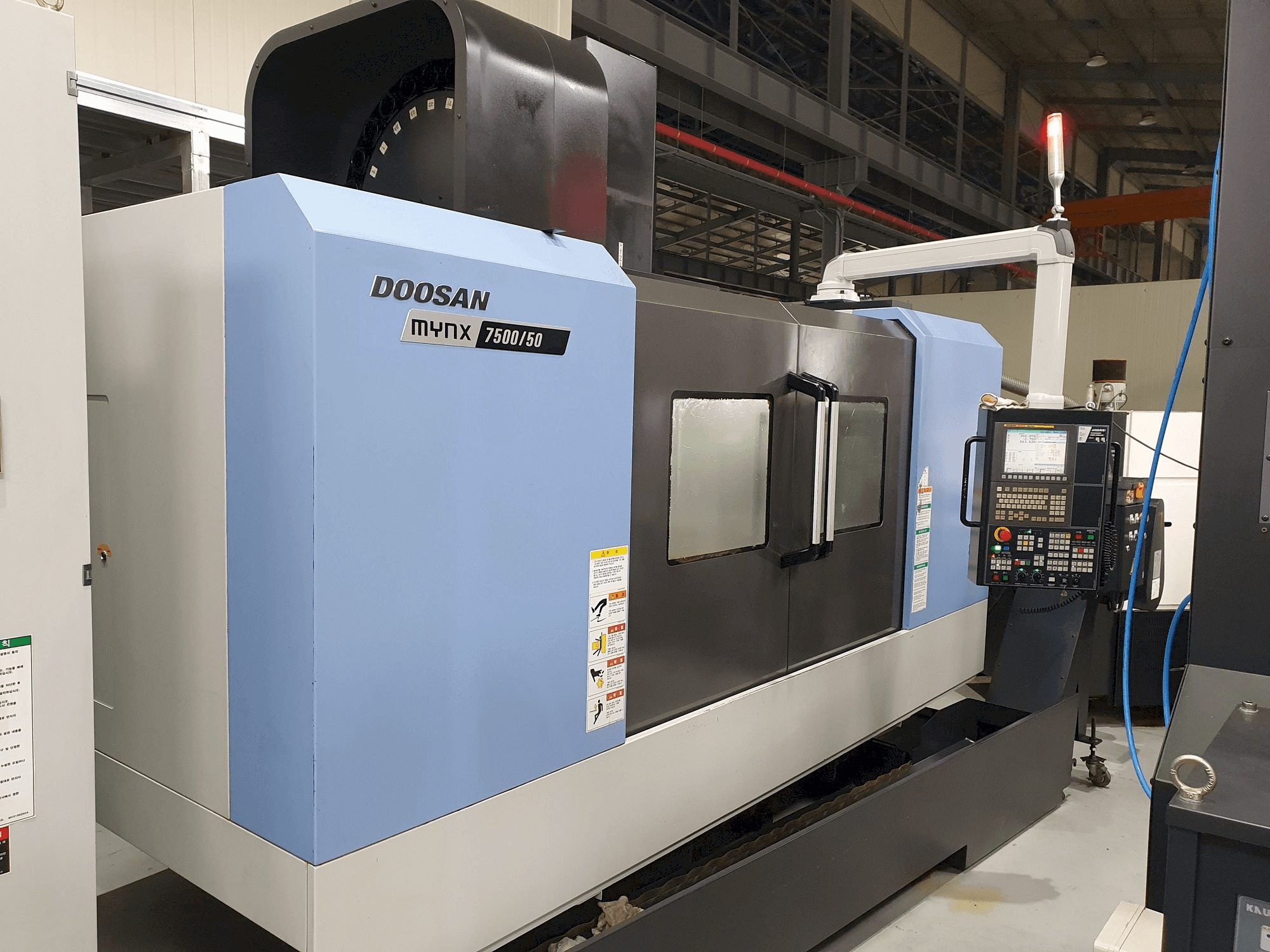Doosan MYNX 7500/50 Mašinos vaizdas iš priekio
