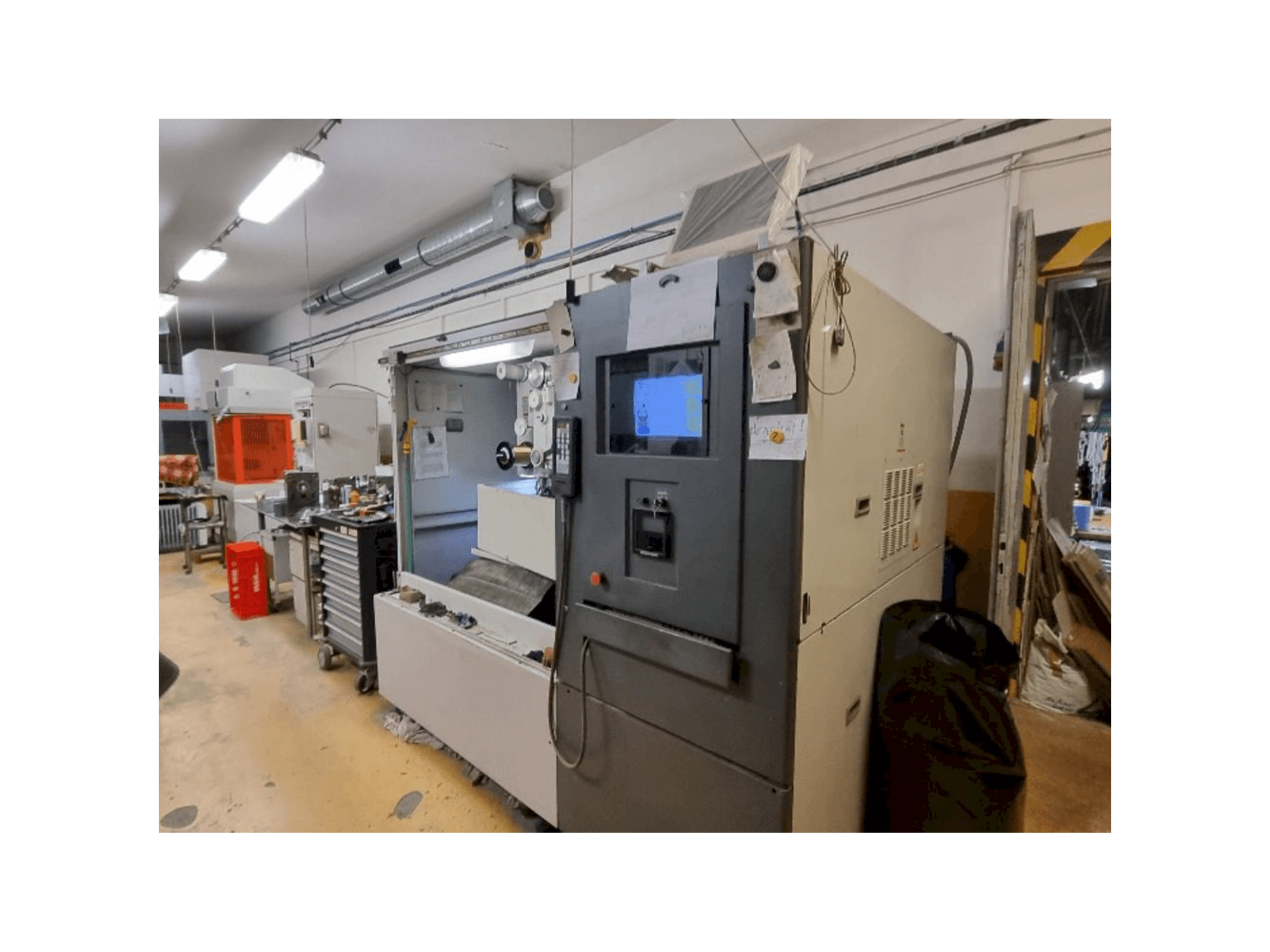 HITACHI SEIKI 254Y Mašinos vaizdas iš priekio