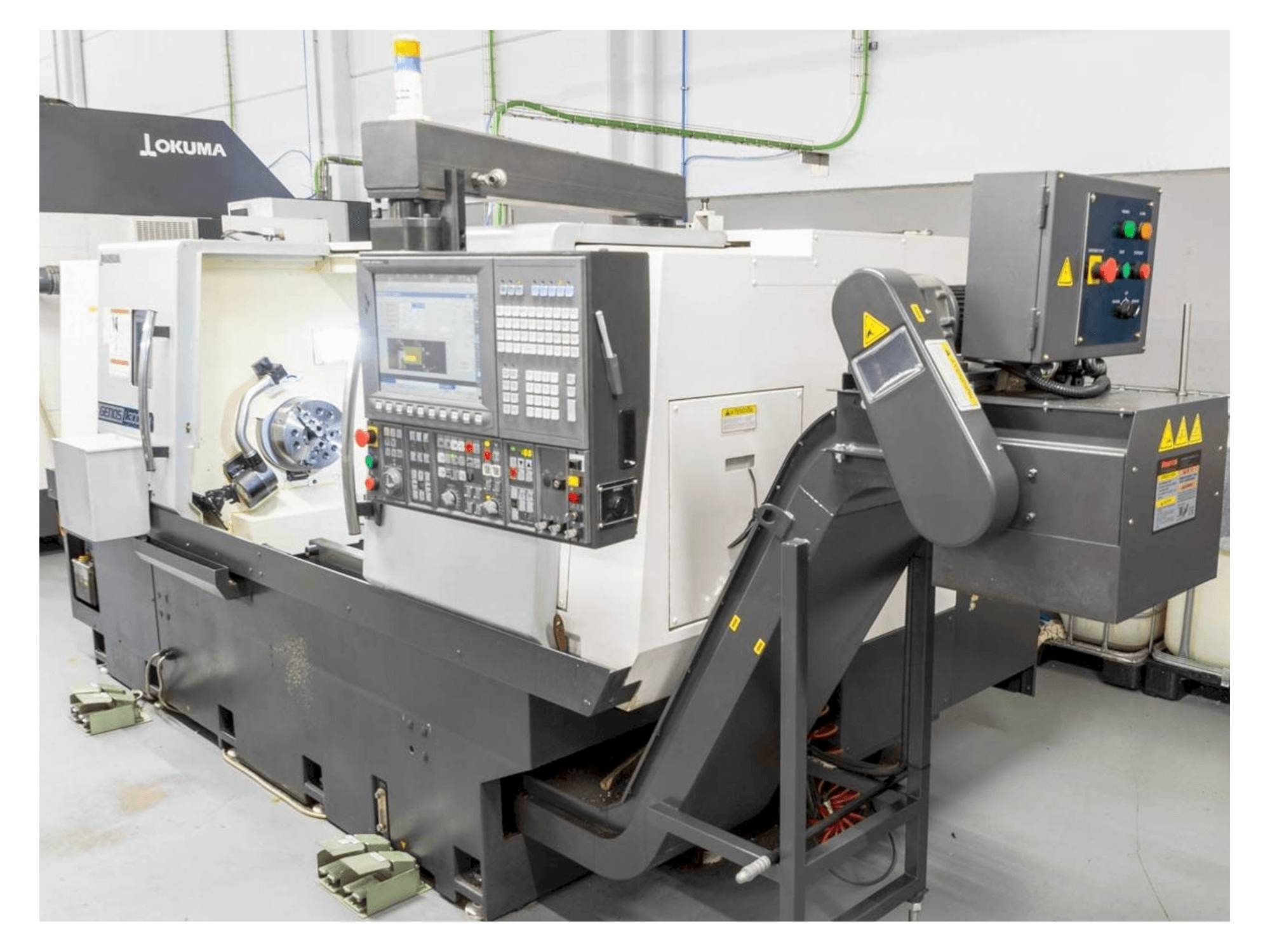 Okuma Genos L300E-M Mašinos vaizdas iš priekio