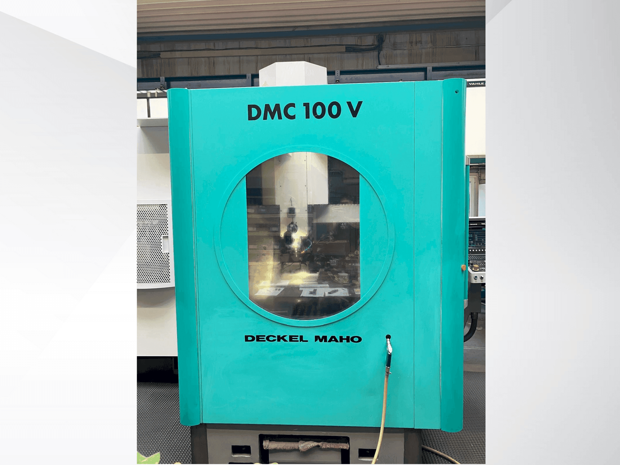 DECKEL MAHO DMC 100V Mašinos vaizdas iš priekio