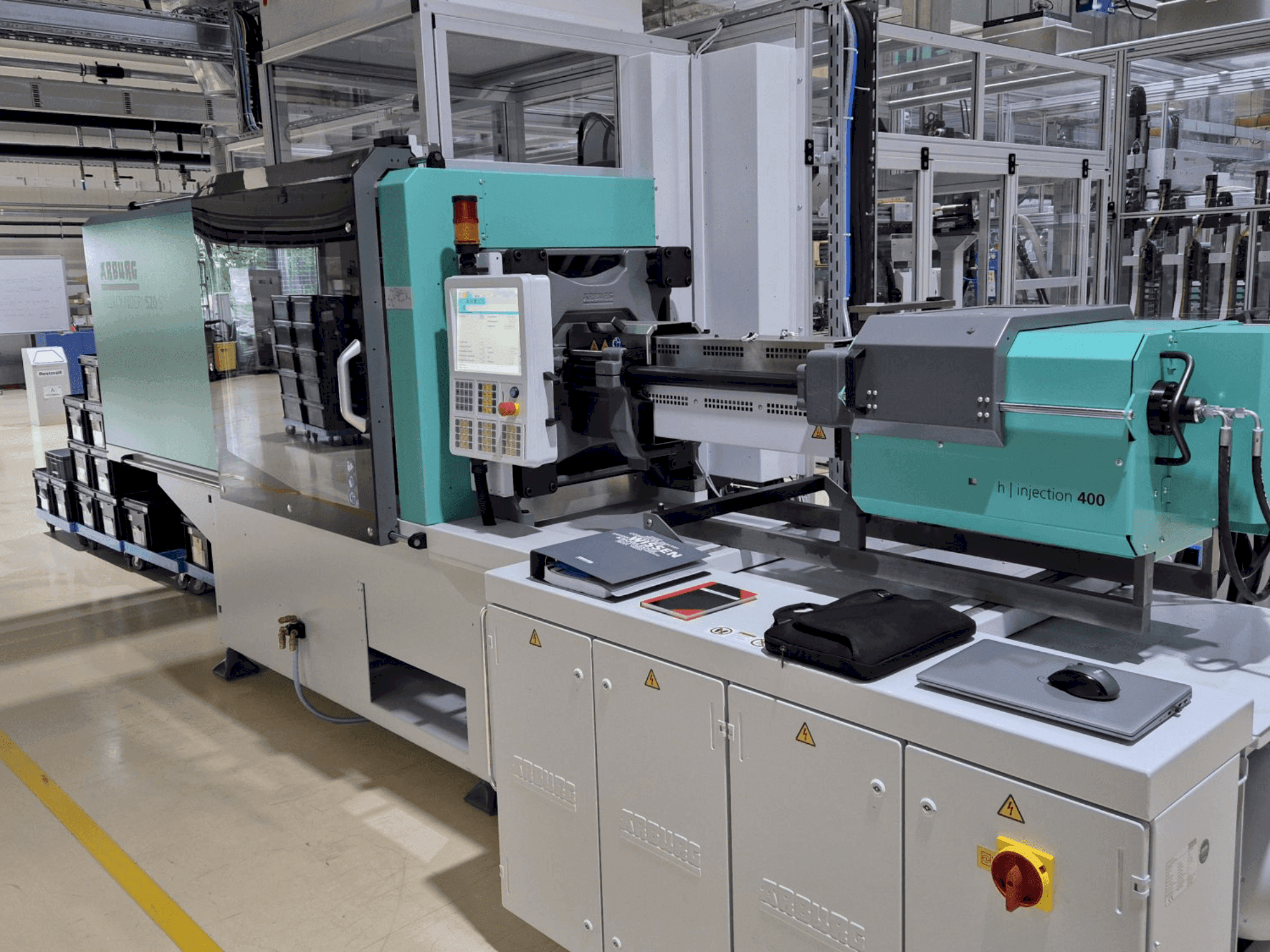 Arburg Allrounder 520S 1600-400 Mašinos vaizdas iš priekio