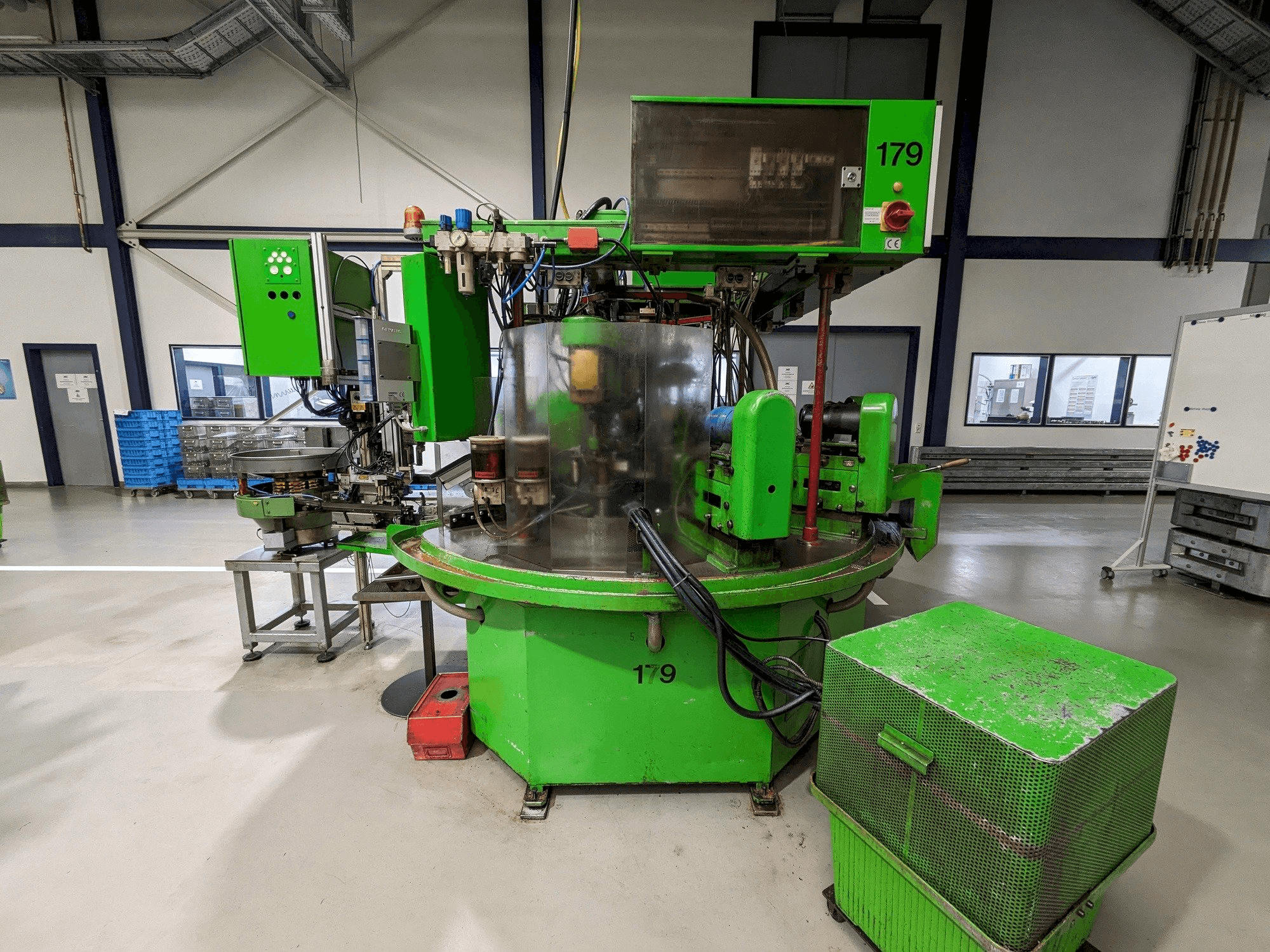 SIHN Ring piece Mašinos vaizdas iš priekio