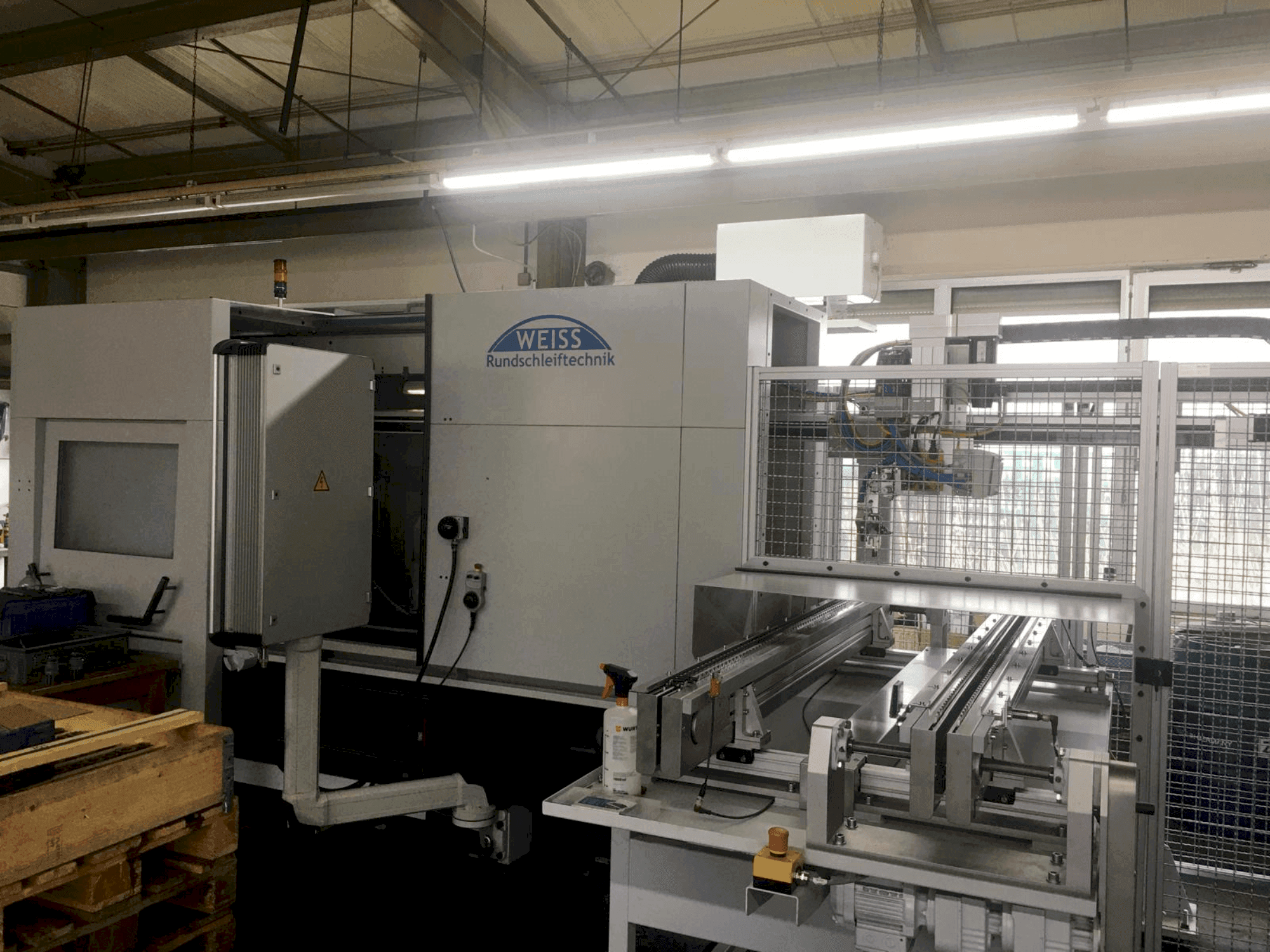 WEISS Rundschleiftechnik K52 Mašinos vaizdas iš priekio