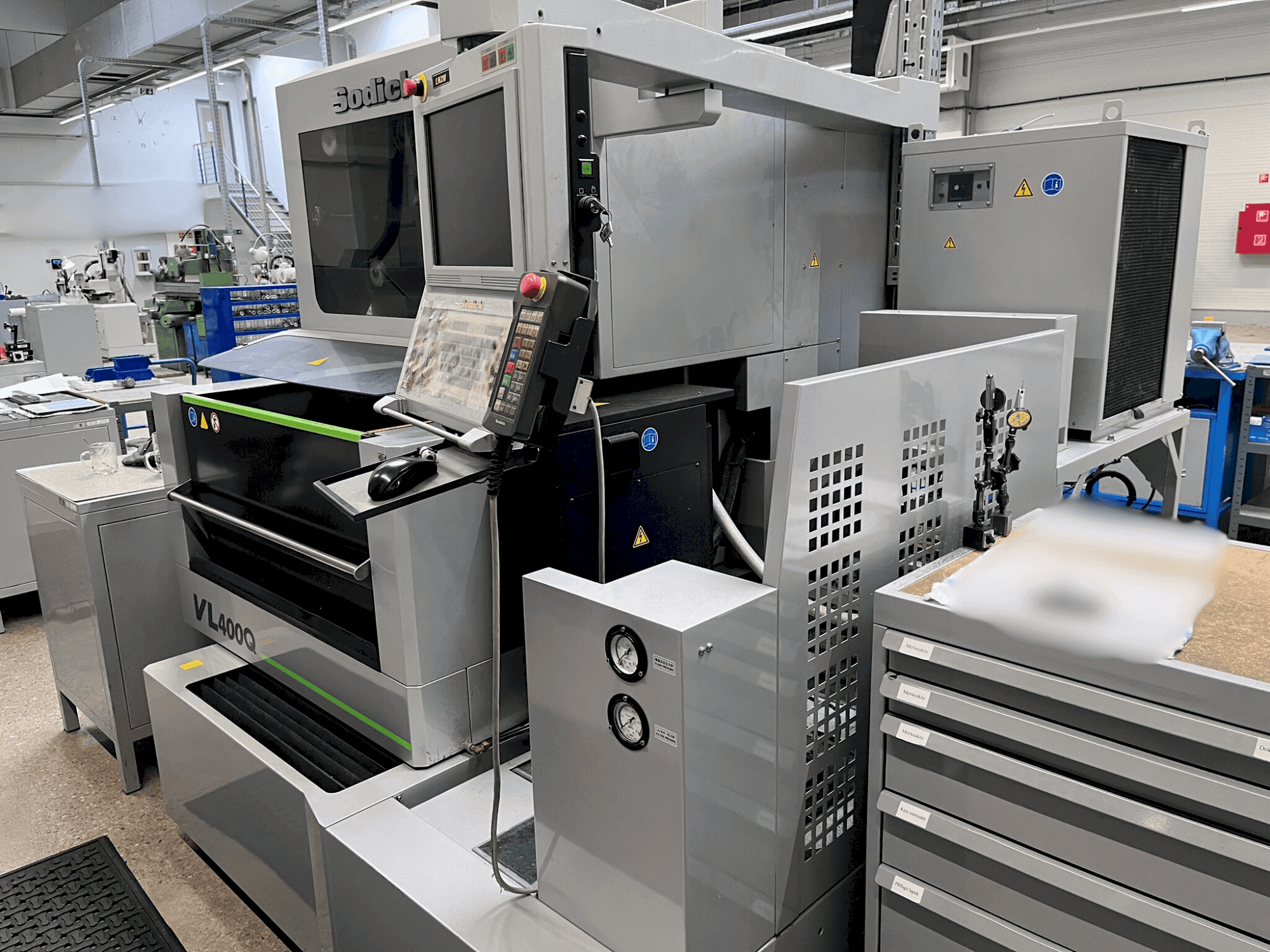 Sodick VL 400Q Mašinos vaizdas iš priekio