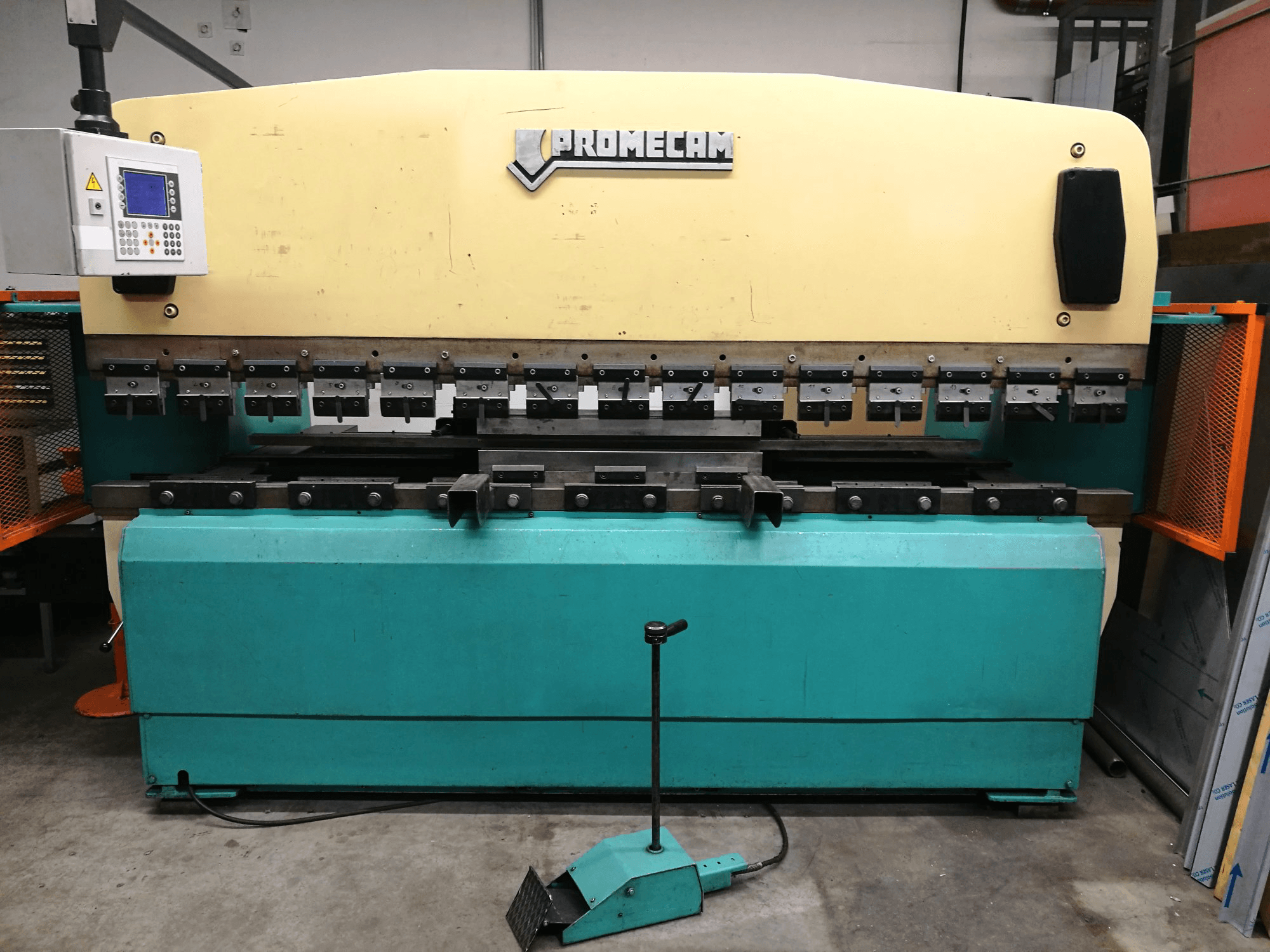 PROMECAM RG-103 Mašinos vaizdas iš priekio