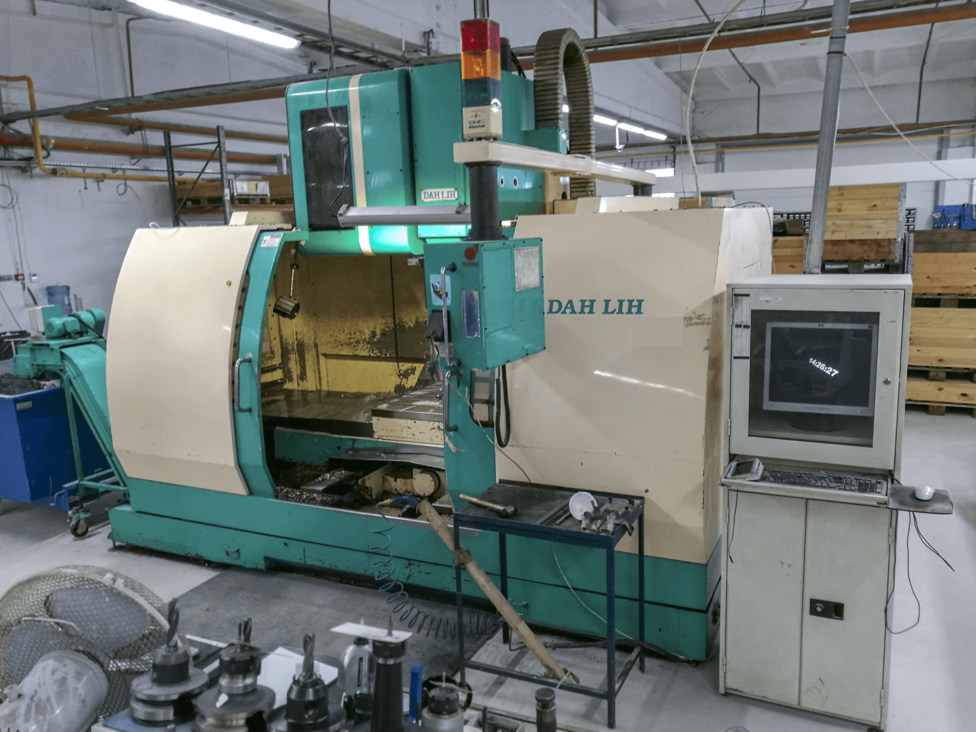 DAH LIH DL-MCV1250 Mašinos vaizdas iš priekio