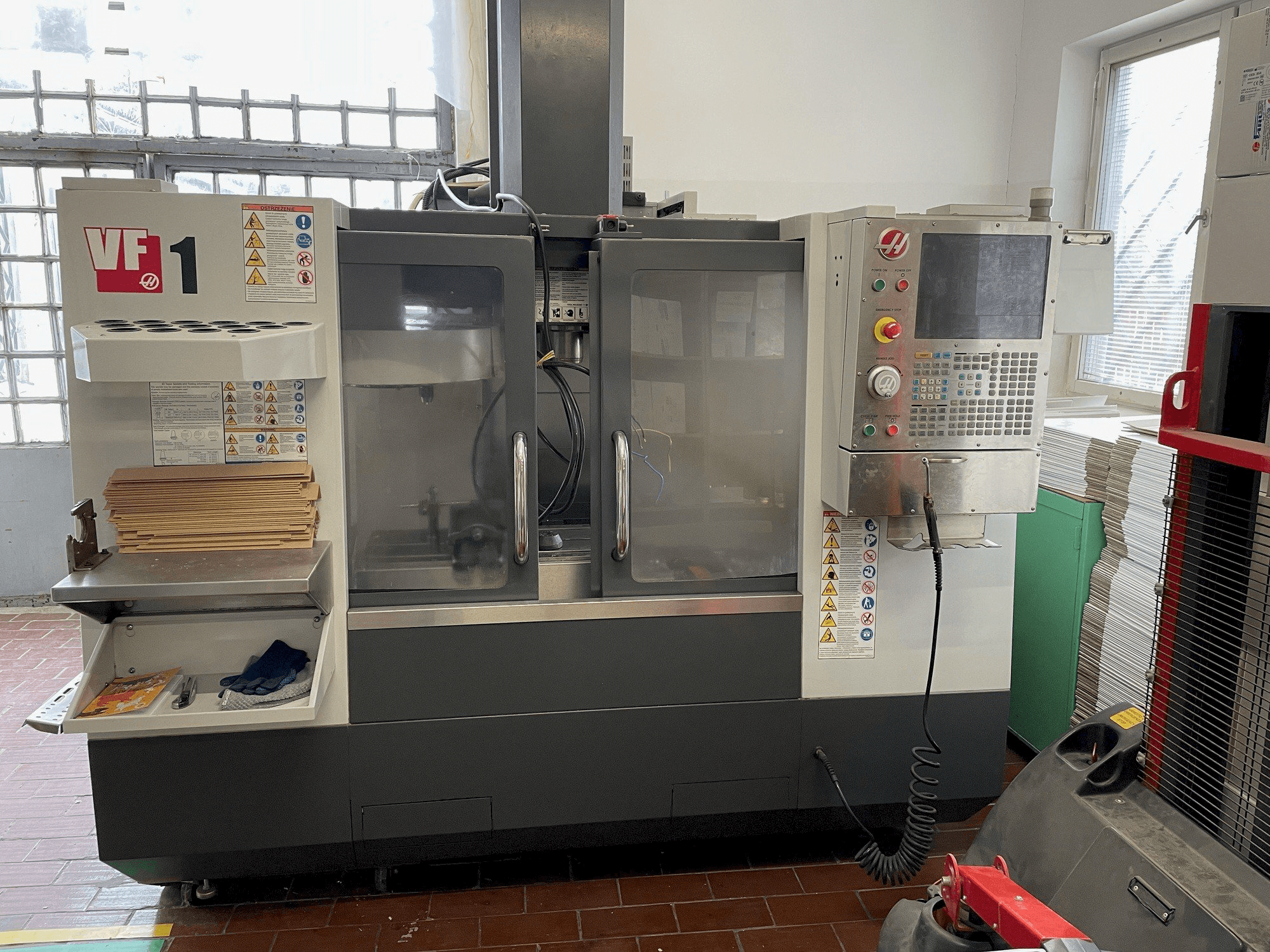 HAAS VF-1 Mašinos vaizdas iš priekio