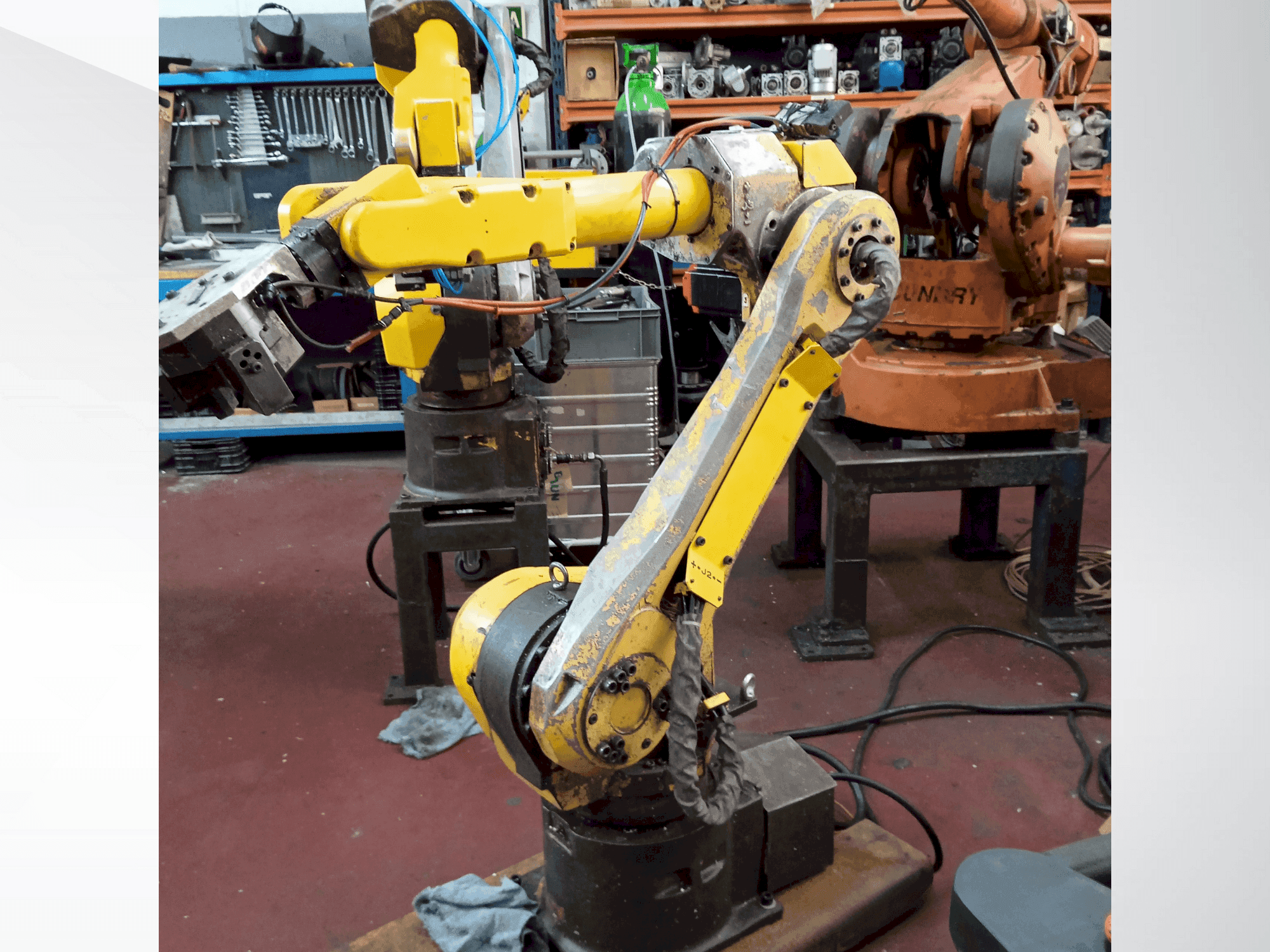FANUC M-16iB Mašinos vaizdas iš priekio