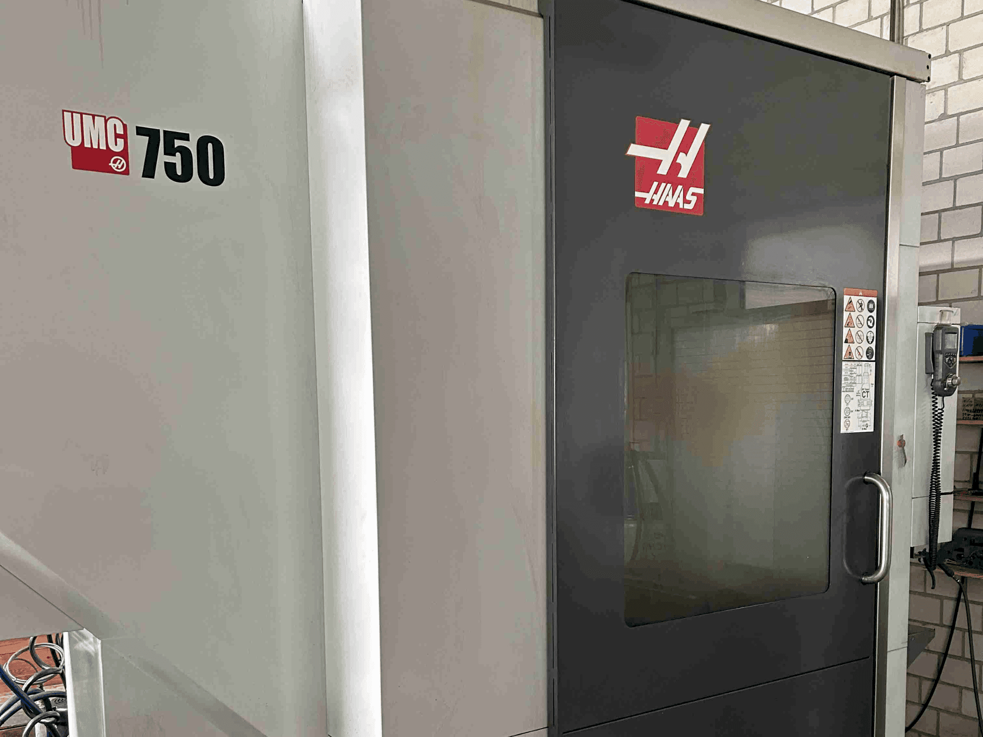 HAAS UMC-750 Mašinos vaizdas iš priekio