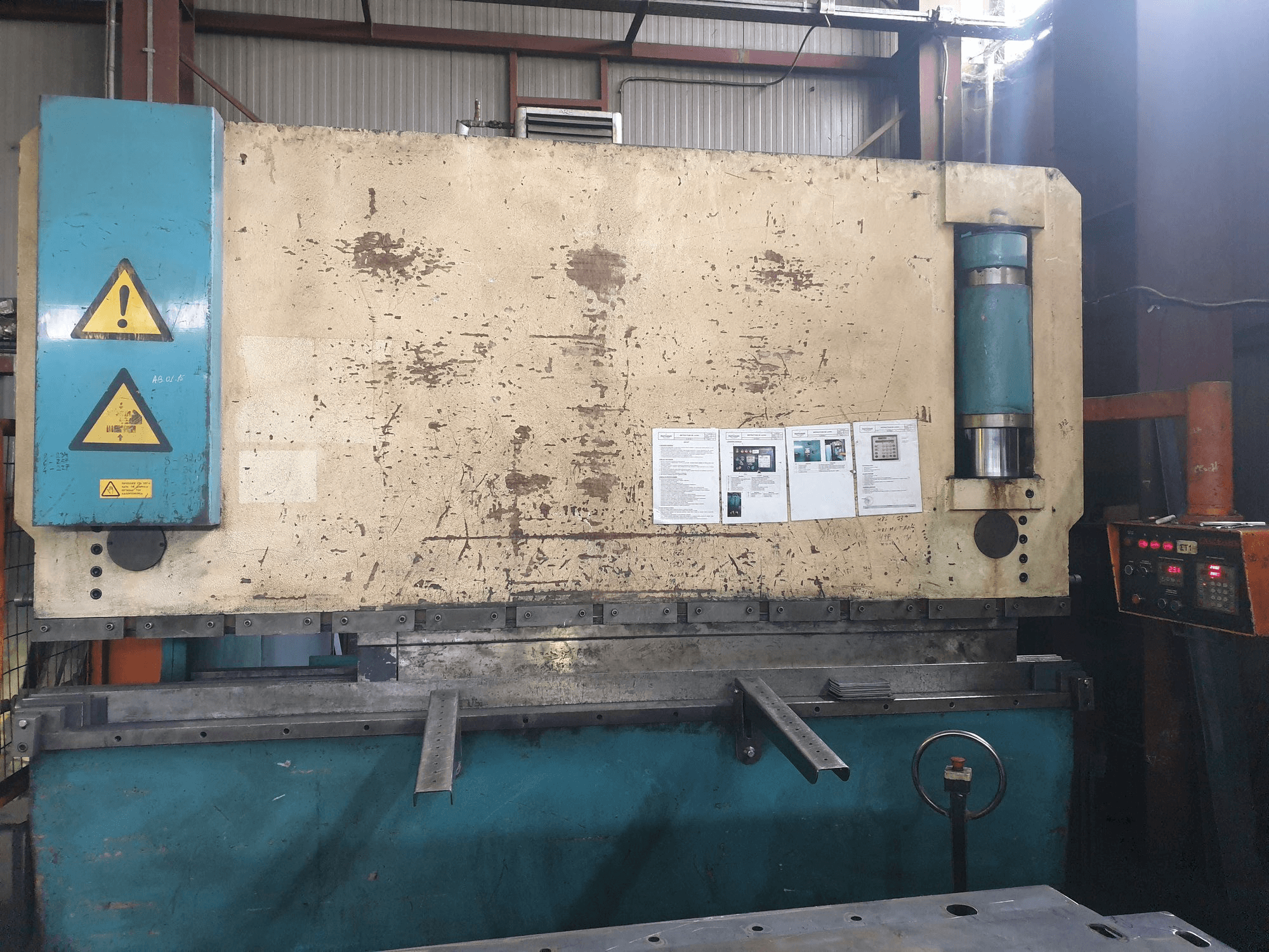 GIZELIS PB 130/3000 Mašinos vaizdas iš priekio