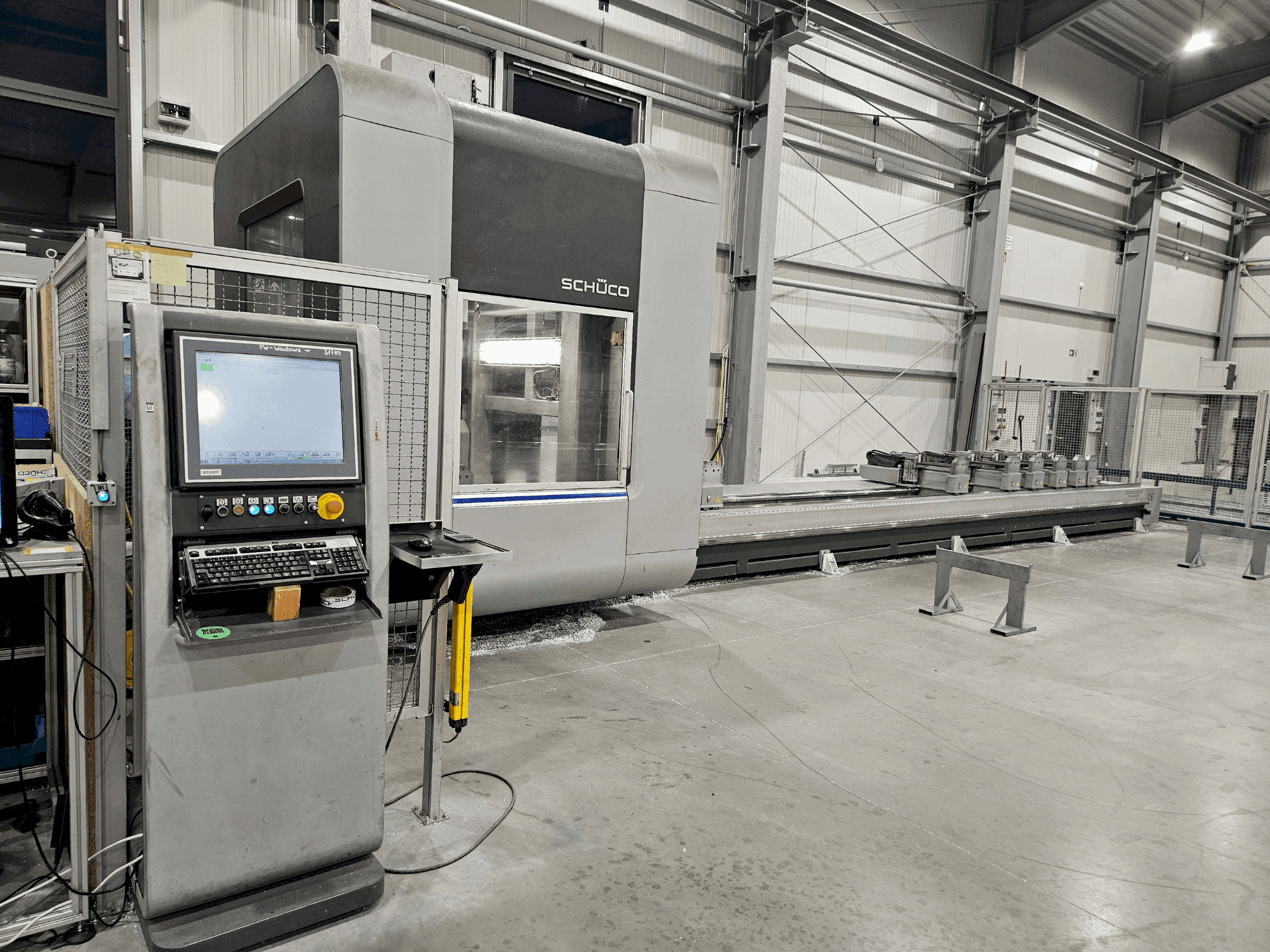 SCHÜCO DC 500 Mašinos vaizdas iš priekio