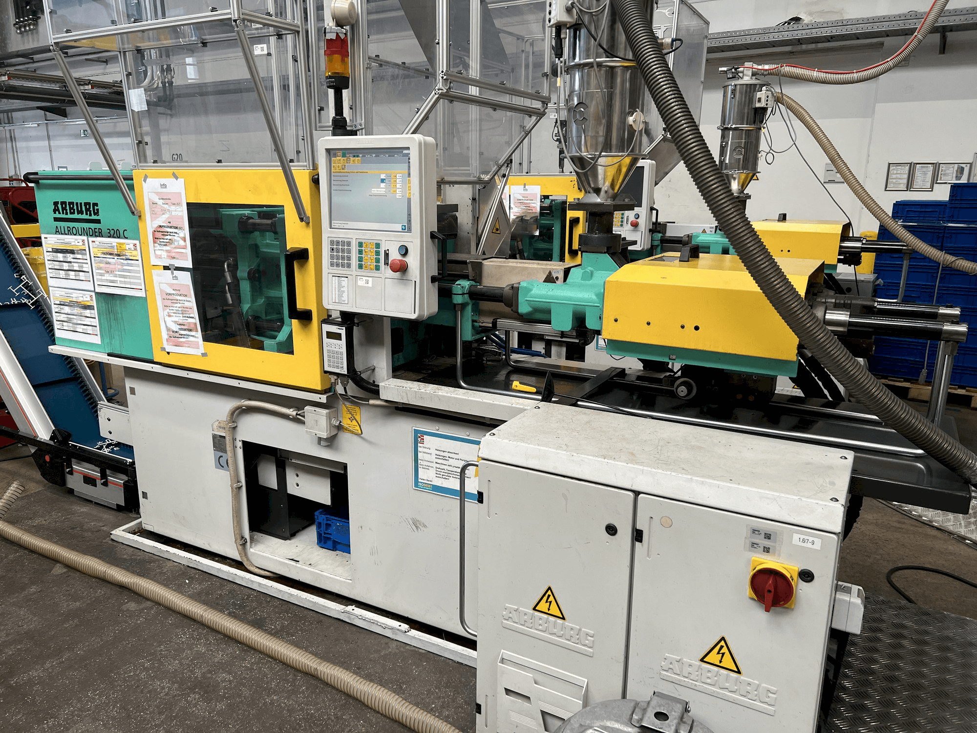 Arburg Allrounder 320C 500 - 170 Mašinos vaizdas iš priekio