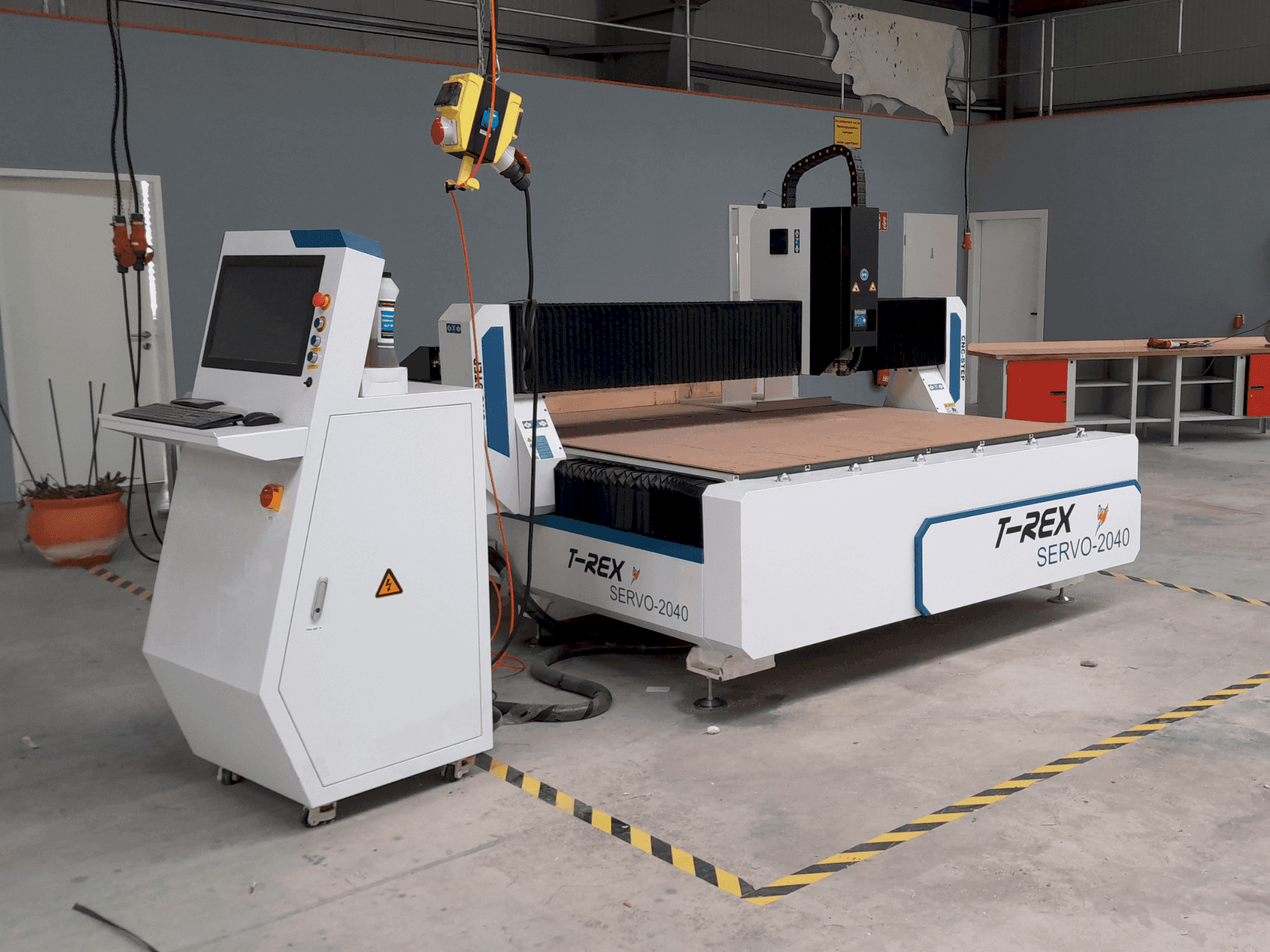 T-Rex Servo 2040 Mašinos vaizdas iš priekio