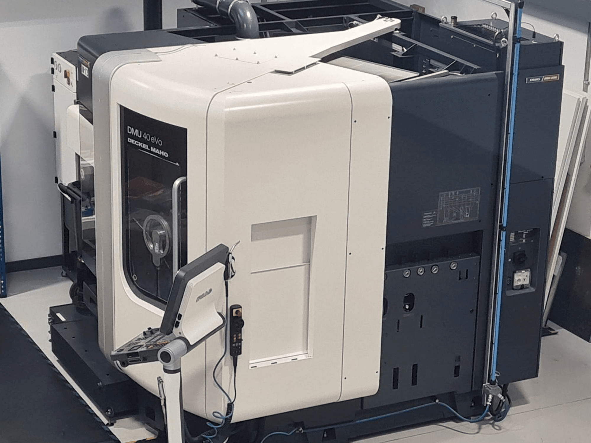 DMG MORI DMU40 eVo Mašinos vaizdas iš priekio