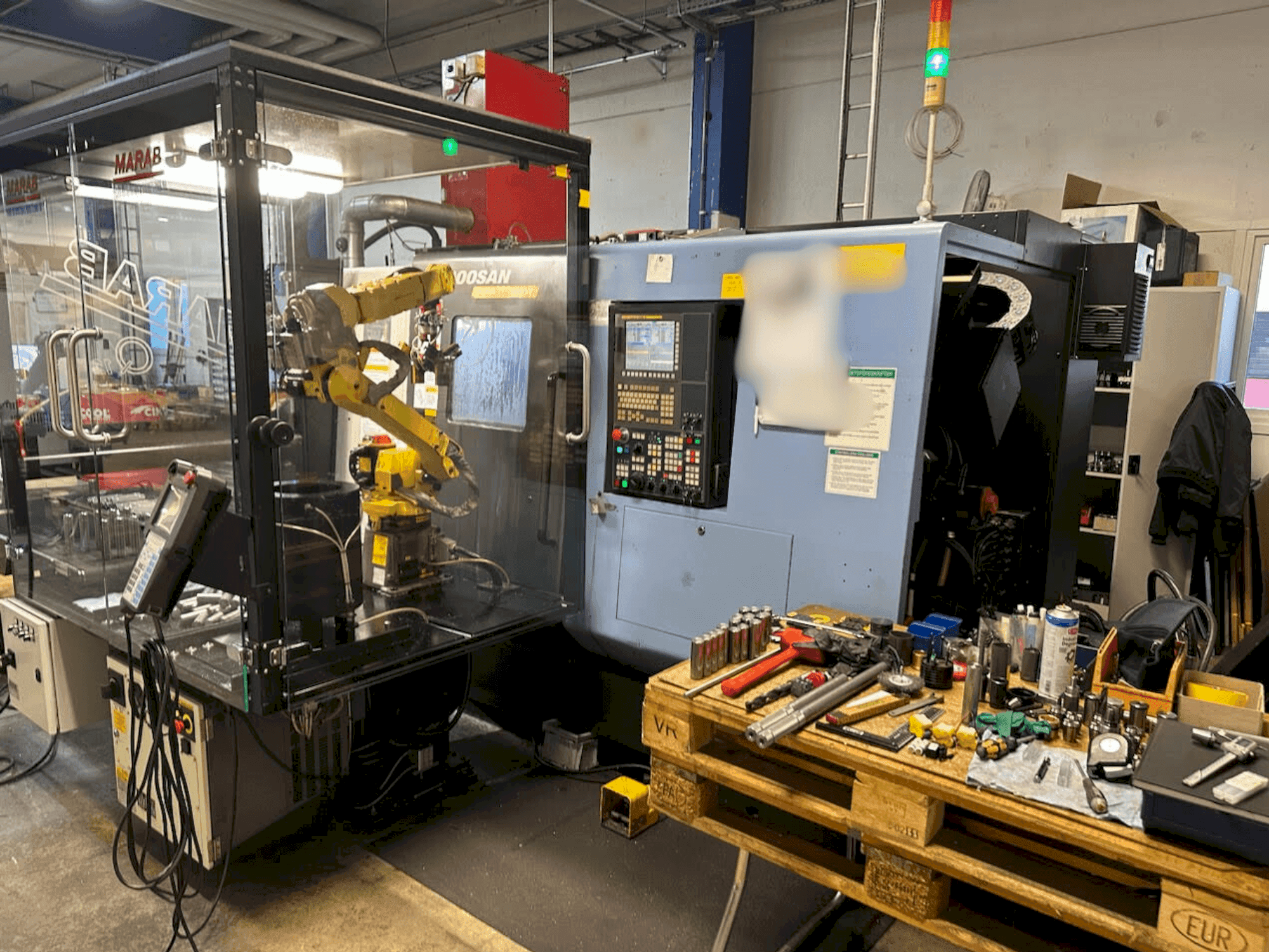 DOOSAN PUMA TT 1800 SY Mašinos vaizdas iš priekio