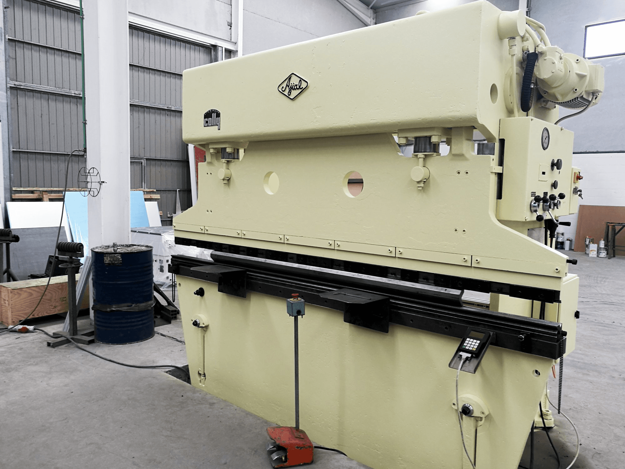 Ajial Colly 89 Mašinos dešinės pusės vaizdas