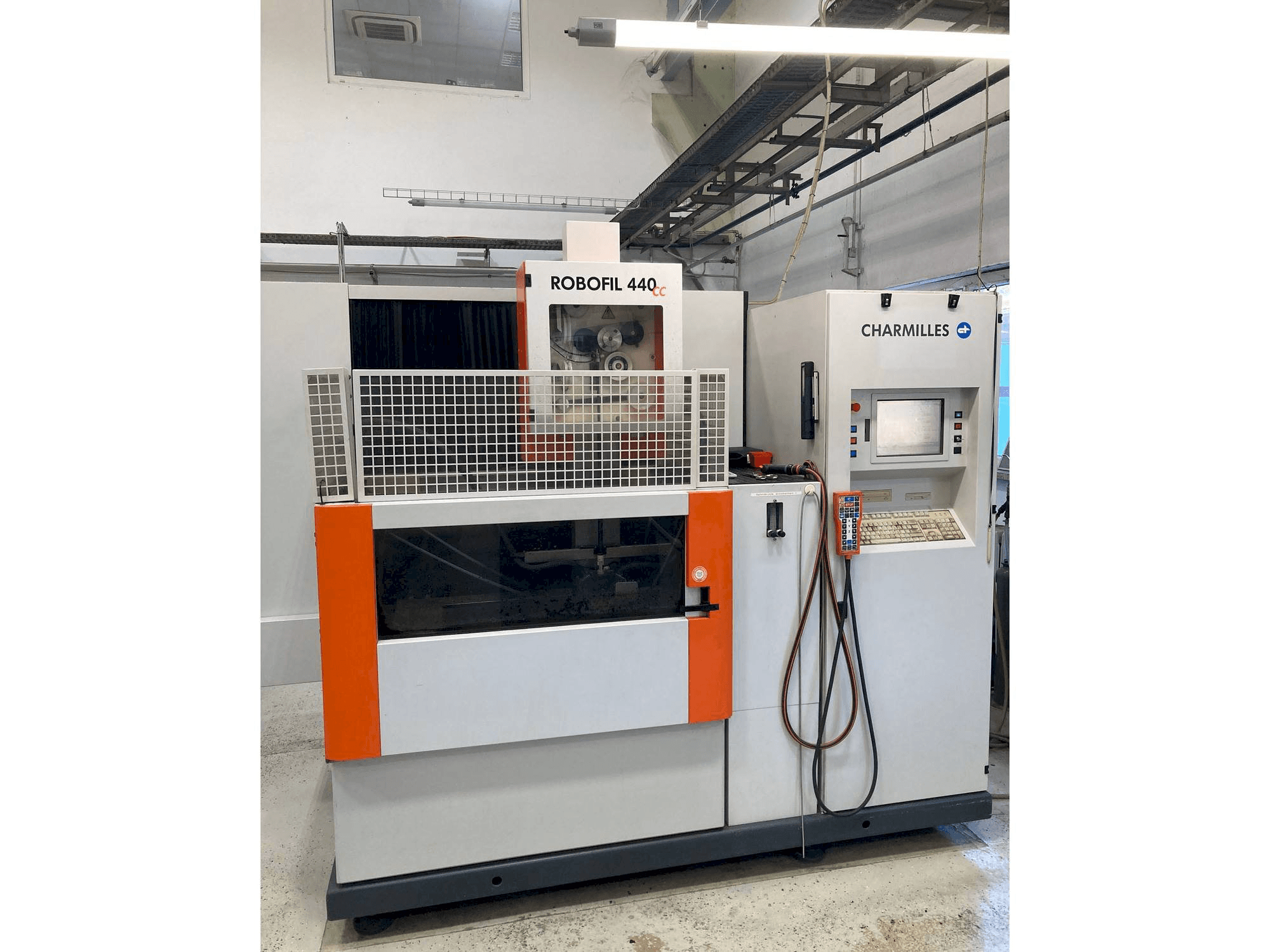 CHARMILLES Robofil 440 CC Mašinos vaizdas iš priekio