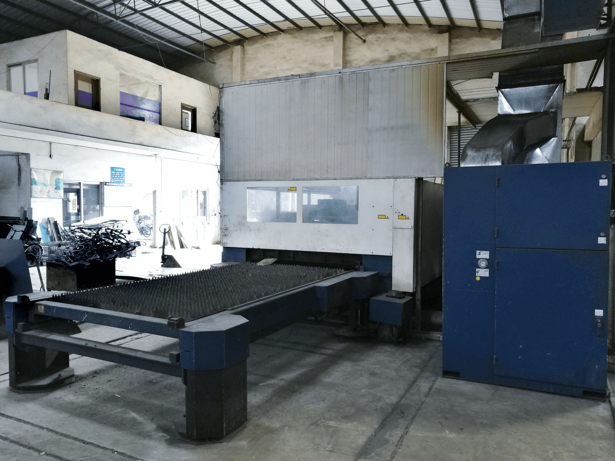 Trumpf TruLaser L3030 Mašinos dešinės pusės vaizdas