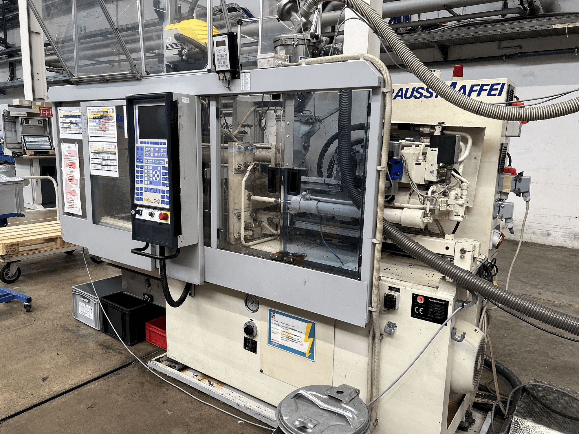 Krauss Maffei KM 50-125 C1 Mašinos vaizdas iš priekio