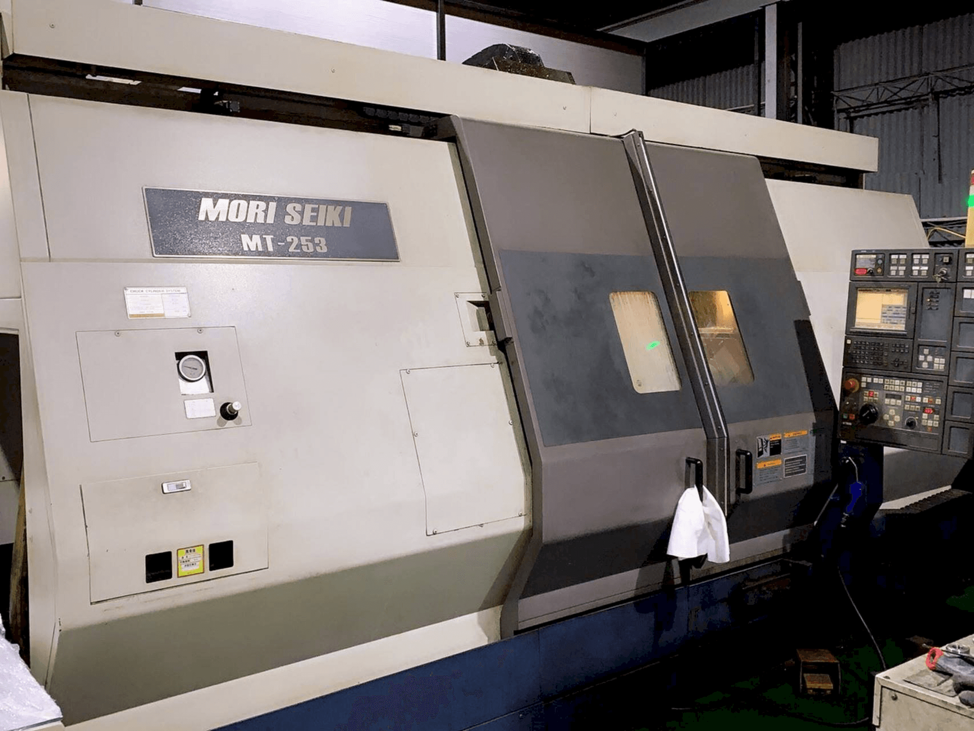 MORI SEIKI MT 253 S Mašinos vaizdas iš priekio